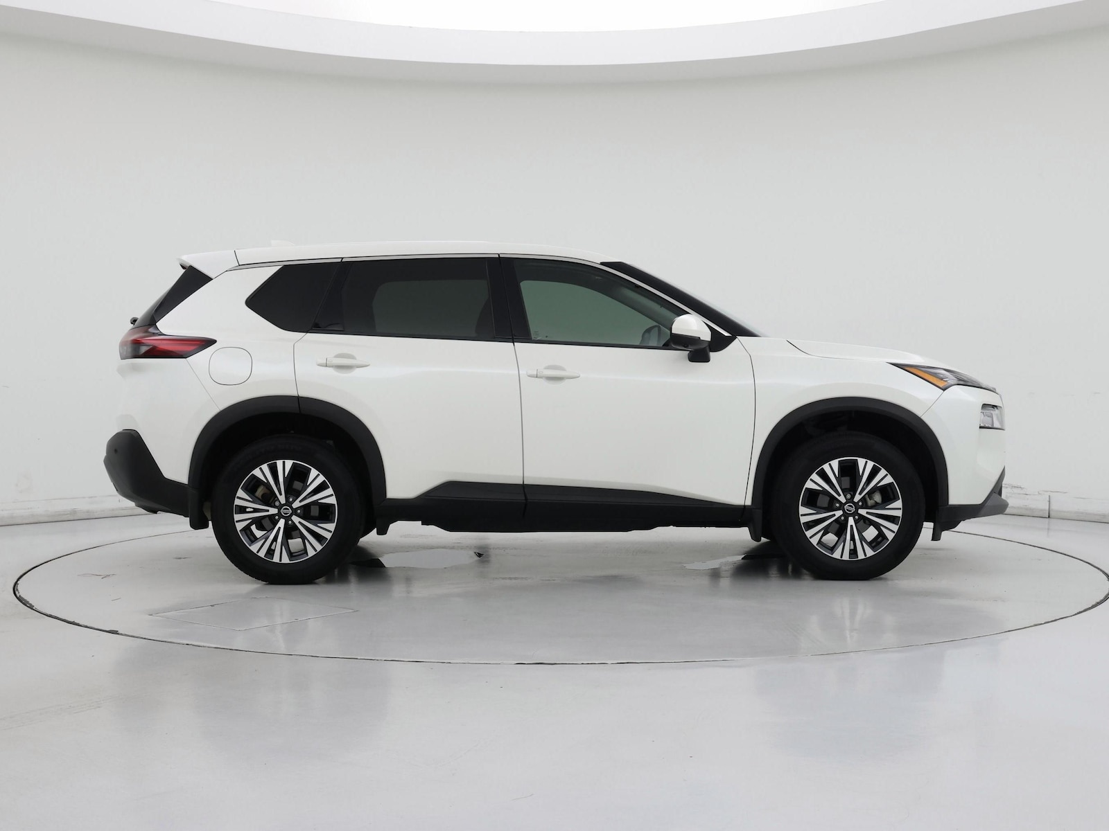 2021 Nissan Rogue SV - Photo 8
