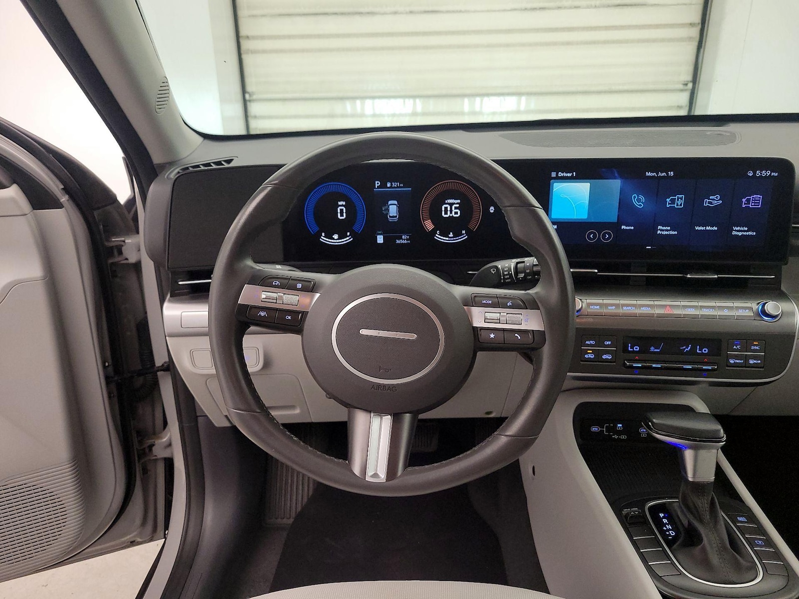2025 Hyundai Kona SEL - Photo 11