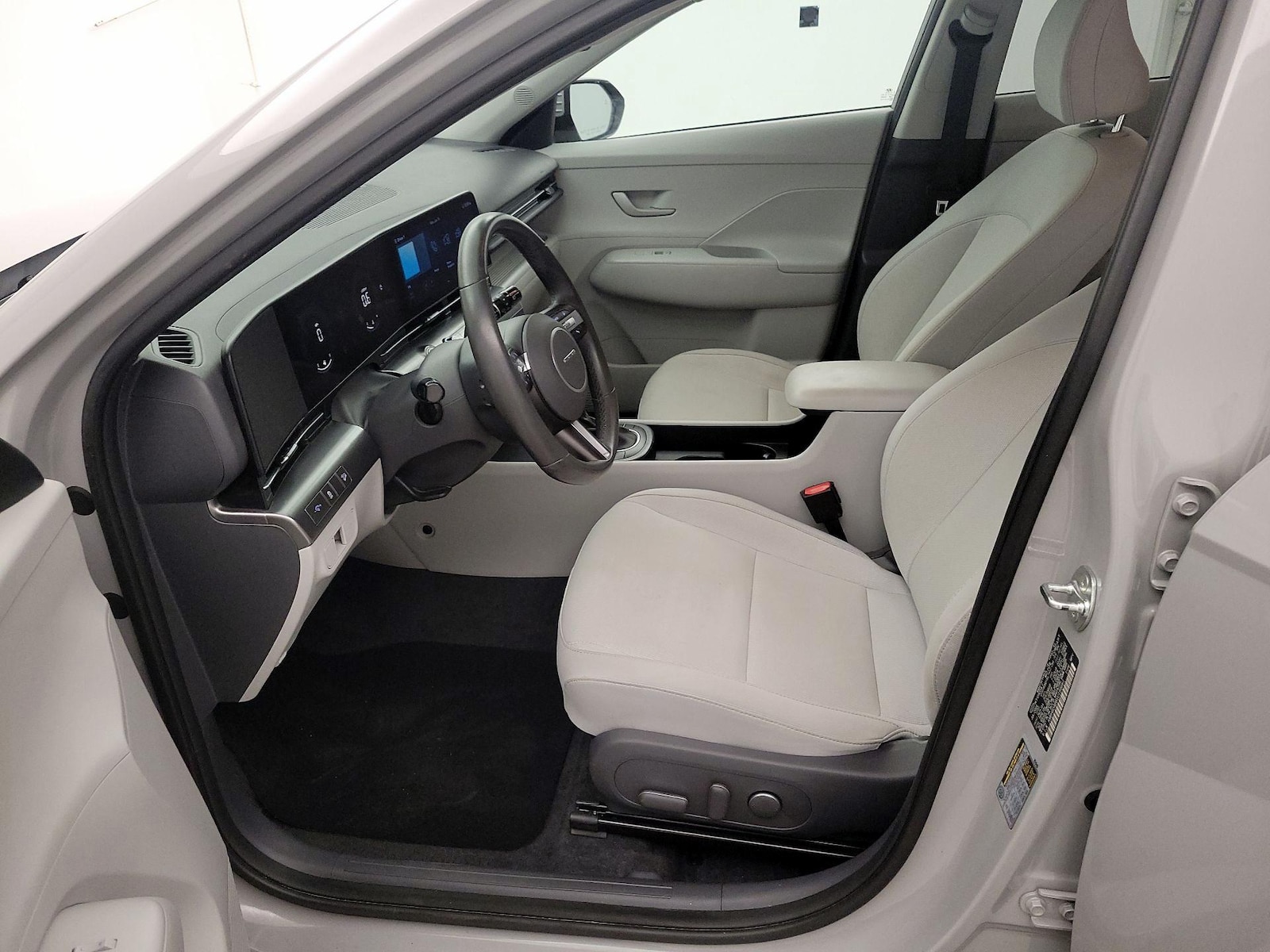 2025 Hyundai Kona SEL - Photo 12