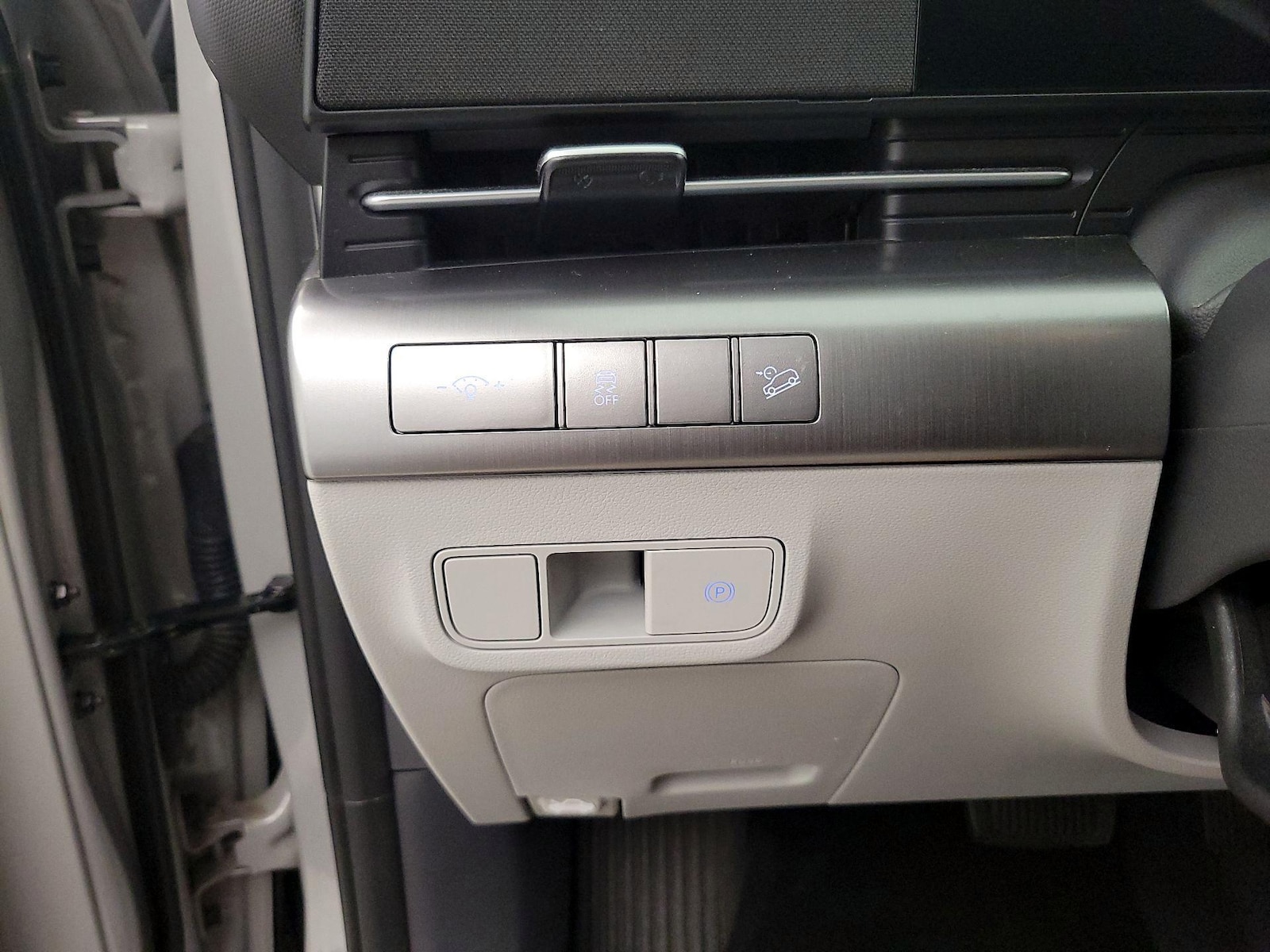 2025 Hyundai Kona SEL - Photo 14