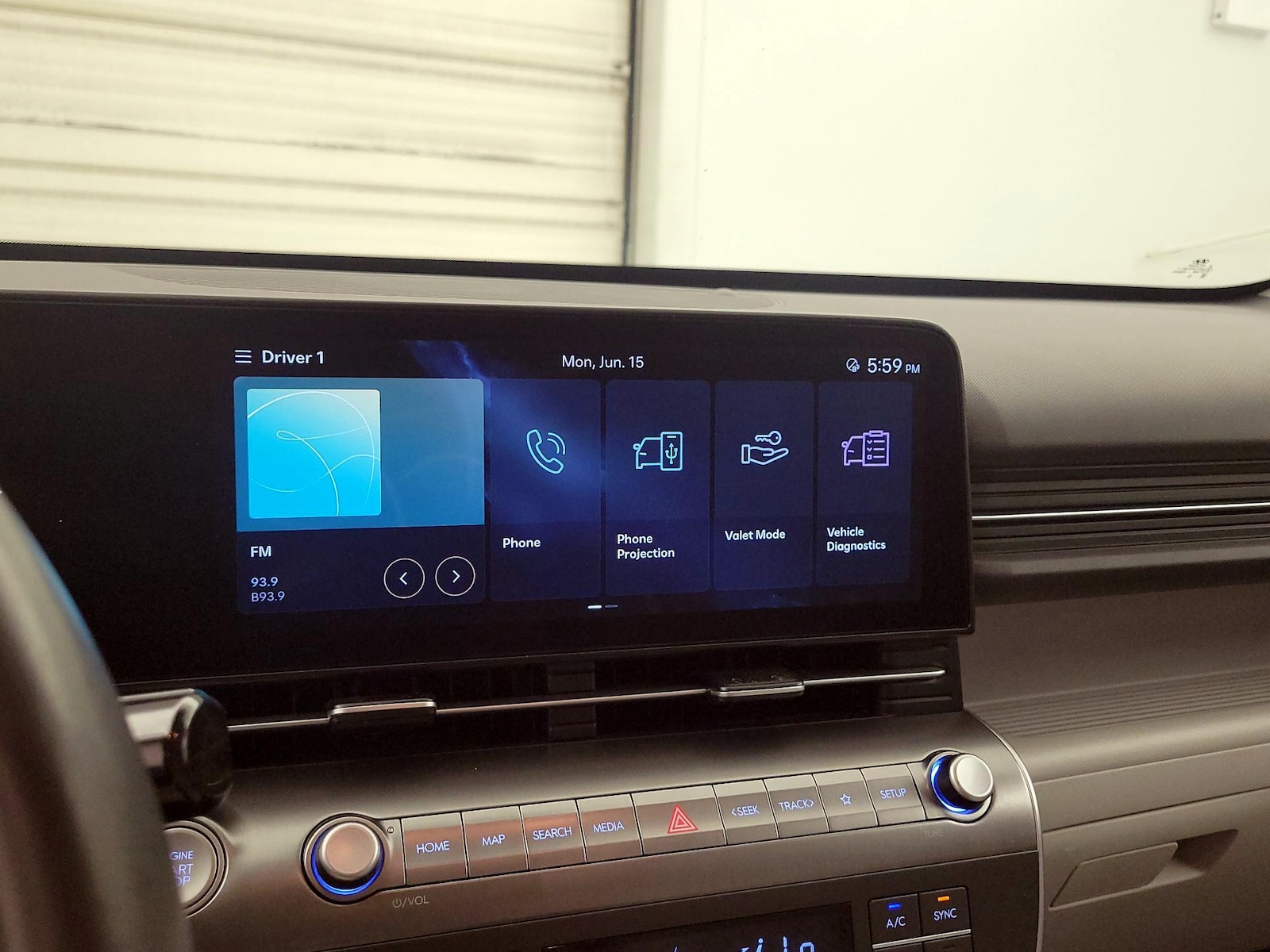 2025 Hyundai Kona SEL - Photo 16