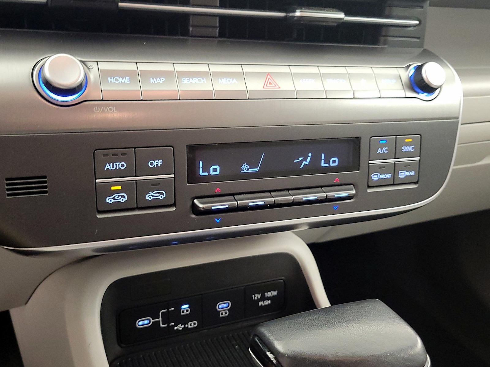 2025 Hyundai Kona SEL - Photo 17