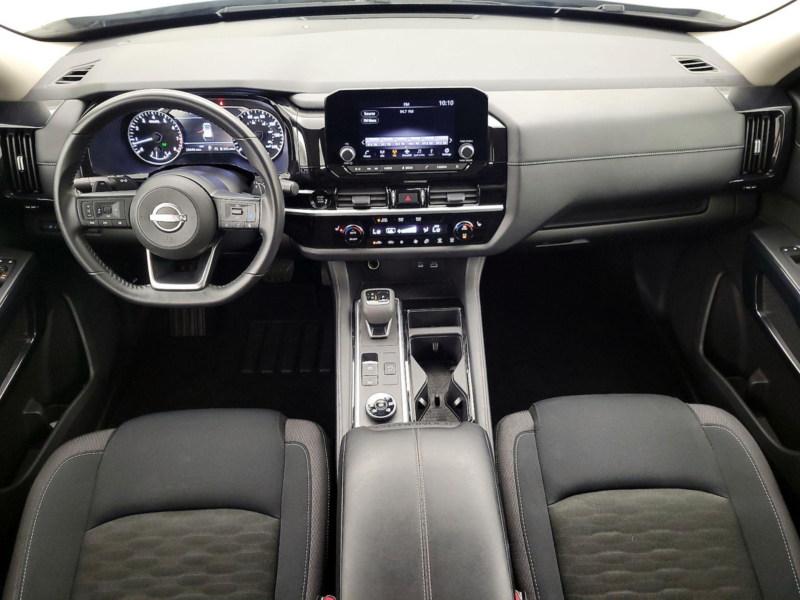 2025 Nissan Pathfinder SV - Photo 10