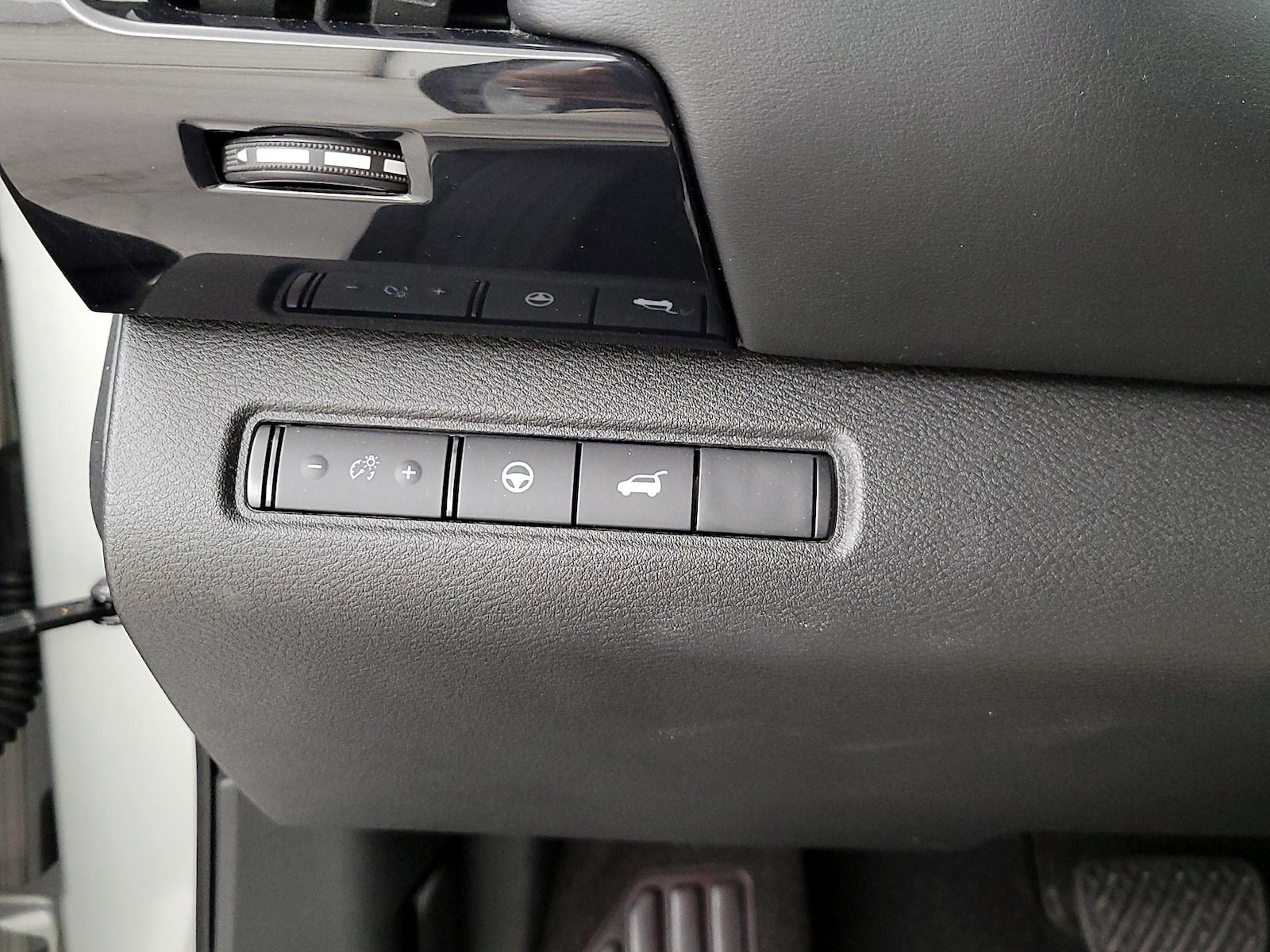 2025 Nissan Pathfinder SV - Photo 14