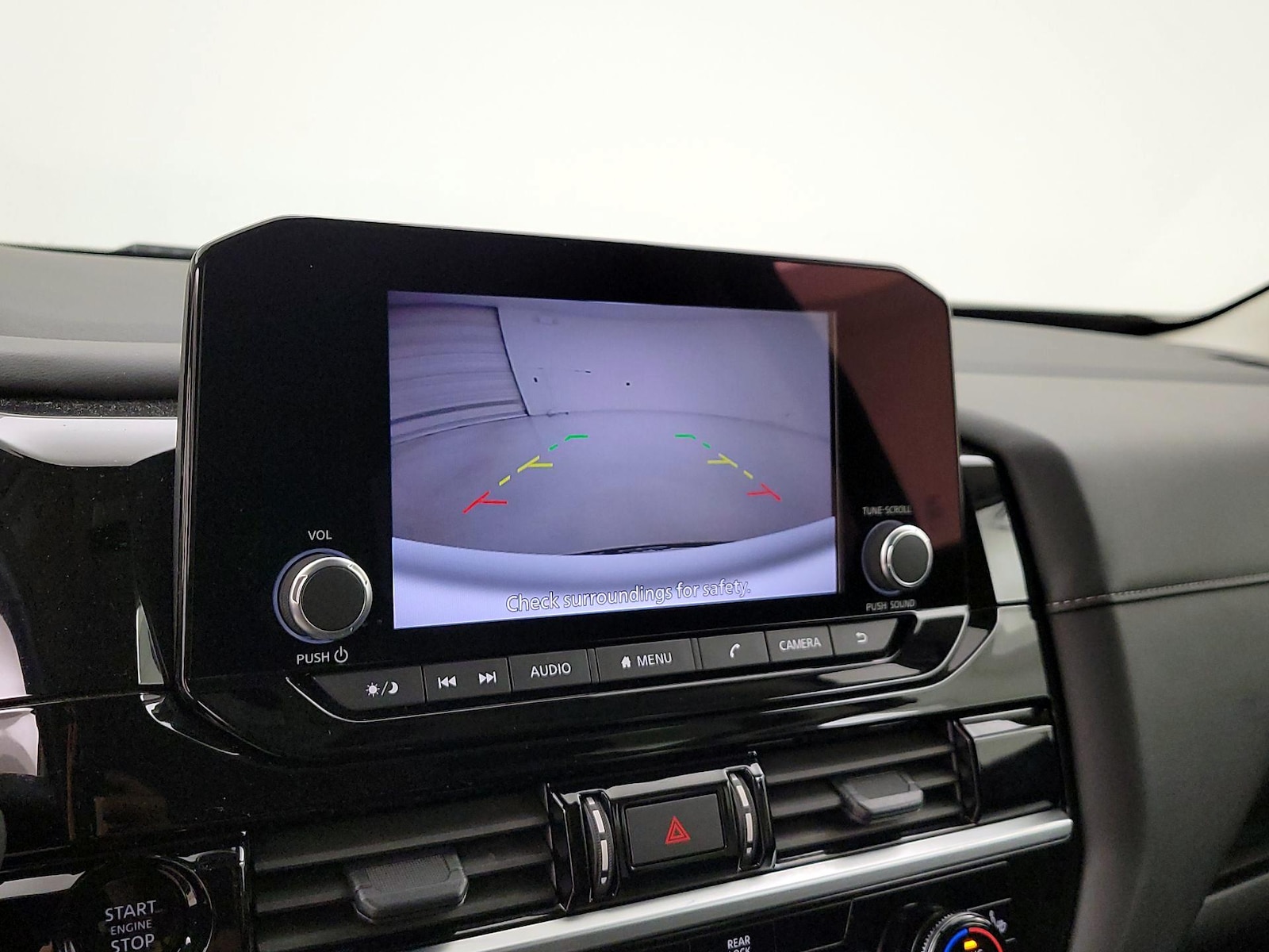 2025 Nissan Pathfinder SV - Photo 15