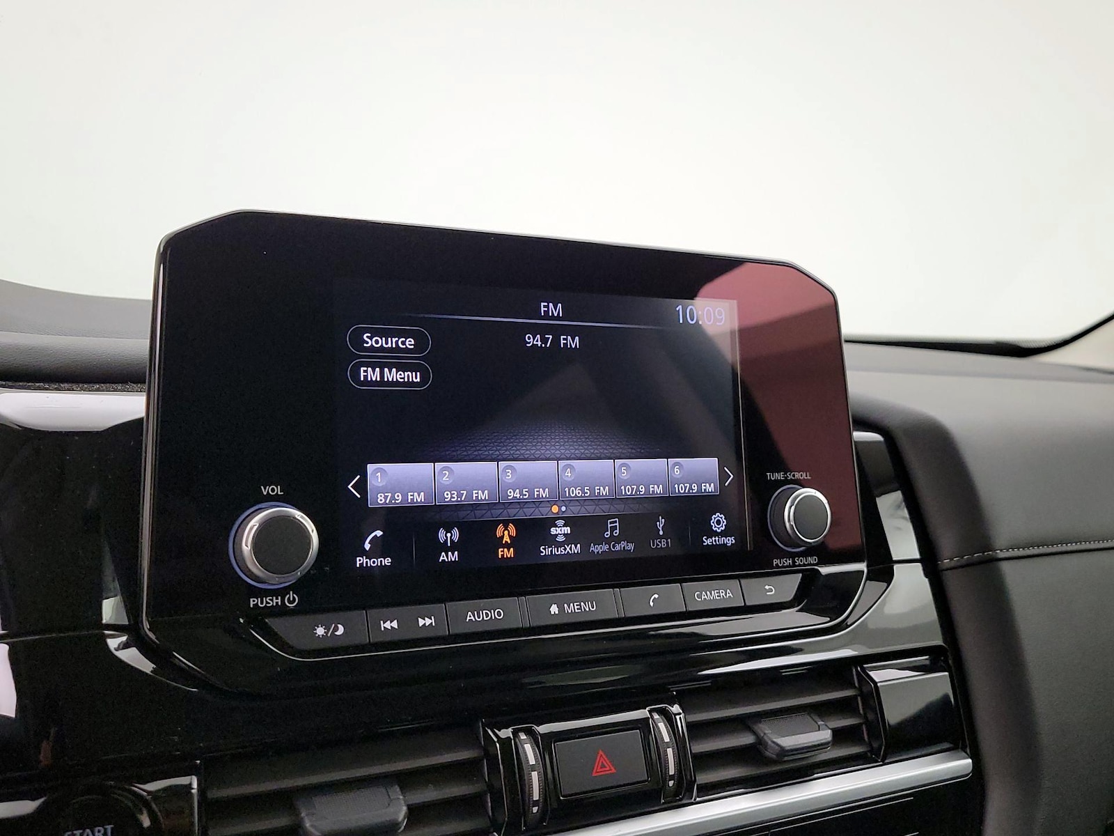 2025 Nissan Pathfinder SV - Photo 16