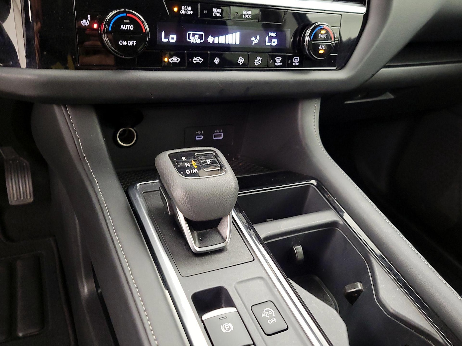 2025 Nissan Pathfinder SV - Photo 18