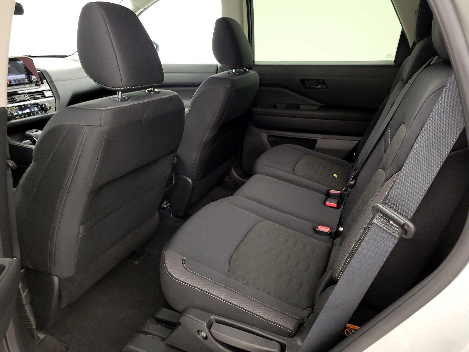 2025 Nissan Pathfinder SV - Photo 20