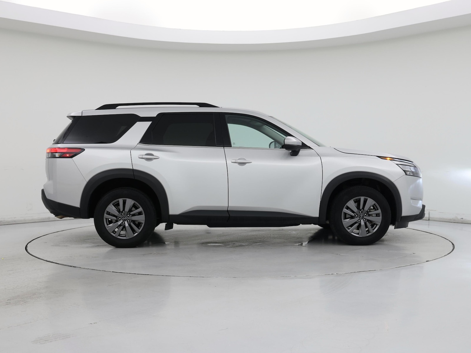 2025 Nissan Pathfinder SV - Photo 8