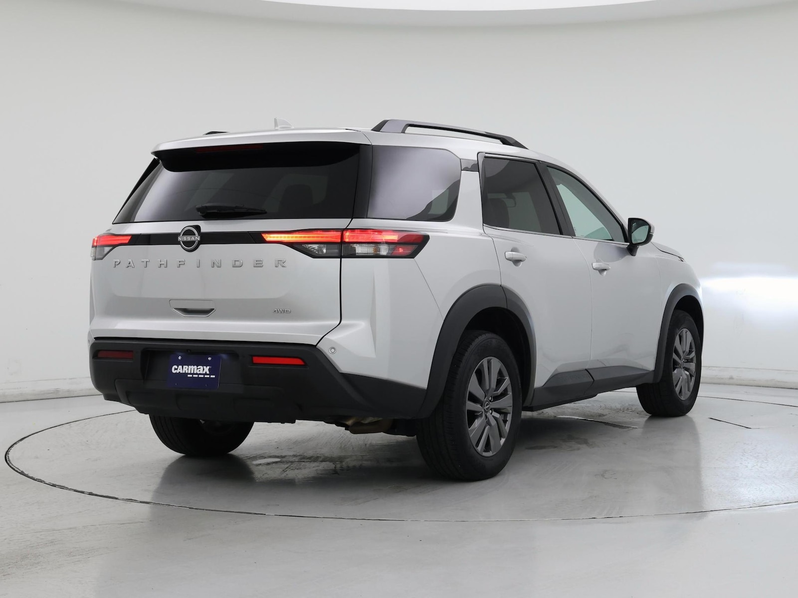 2025 Nissan Pathfinder SV - Photo 9