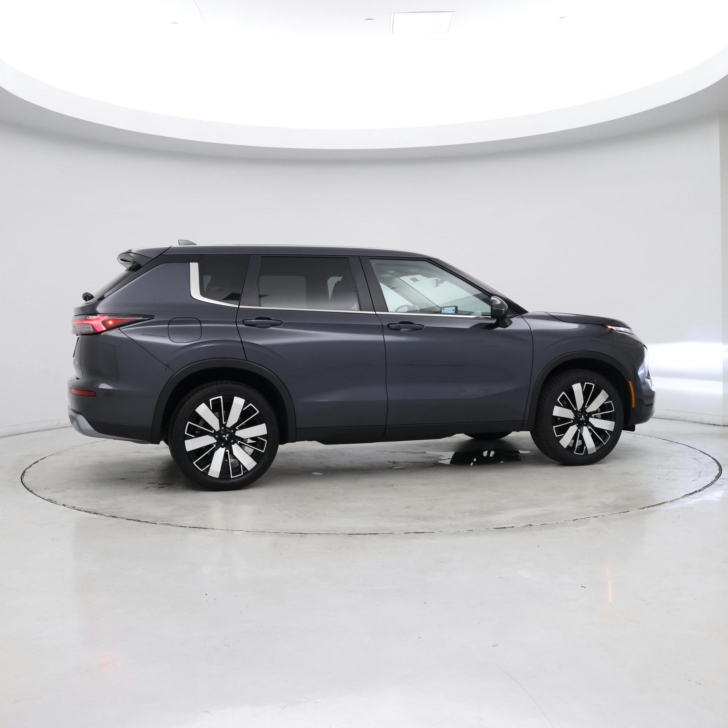 Thumbnail: 2025 Mitsubishi Outlander - 8
