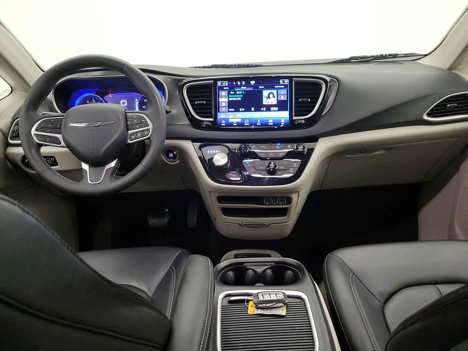 Thumbnail: 2023 Chrysler Pacifica - 9