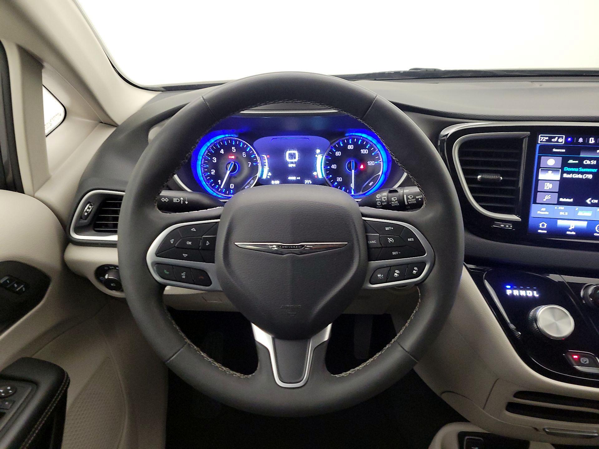 Thumbnail: 2023 Chrysler Pacifica - 10