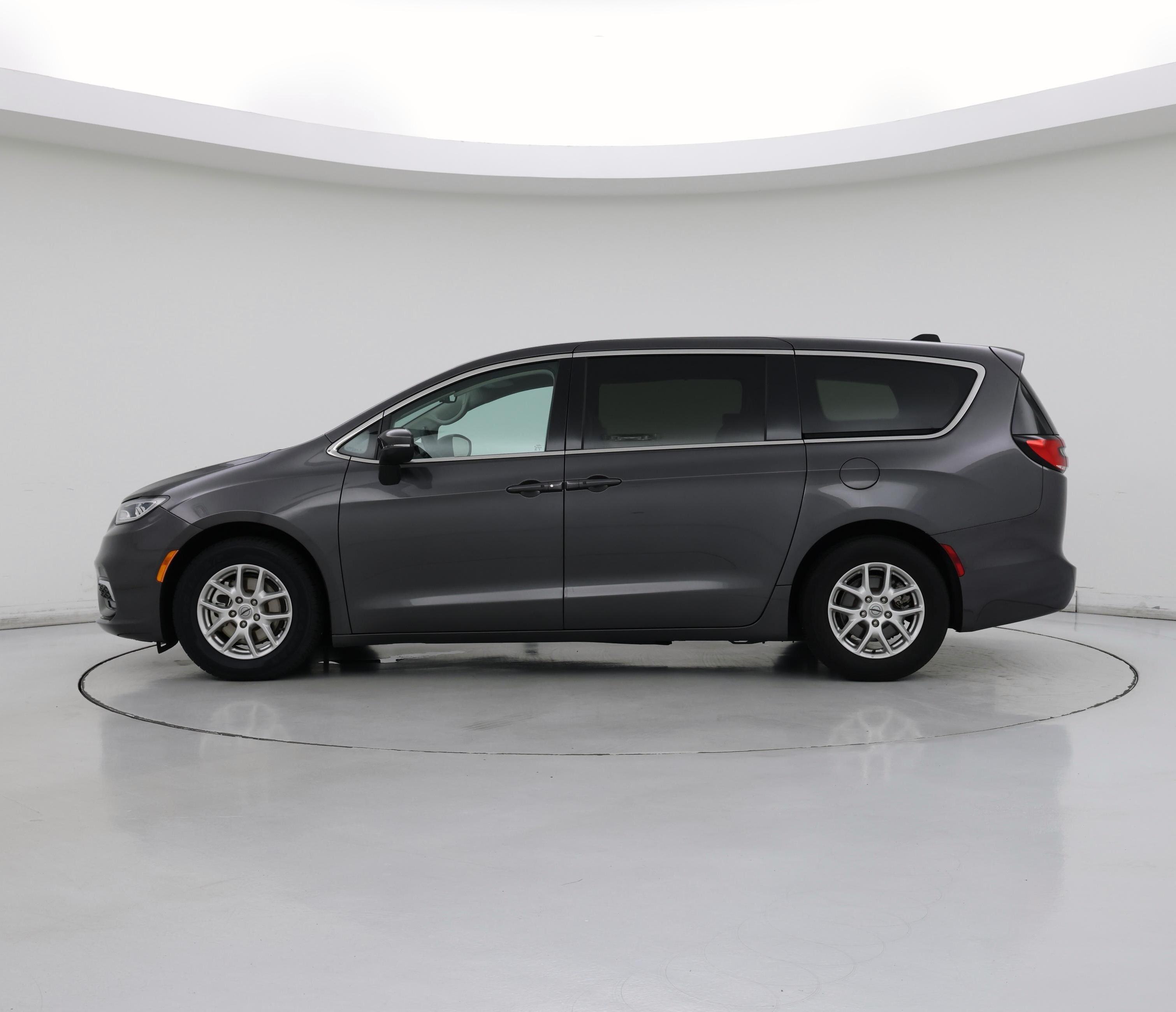 Thumbnail: 2023 Chrysler Pacifica - 3