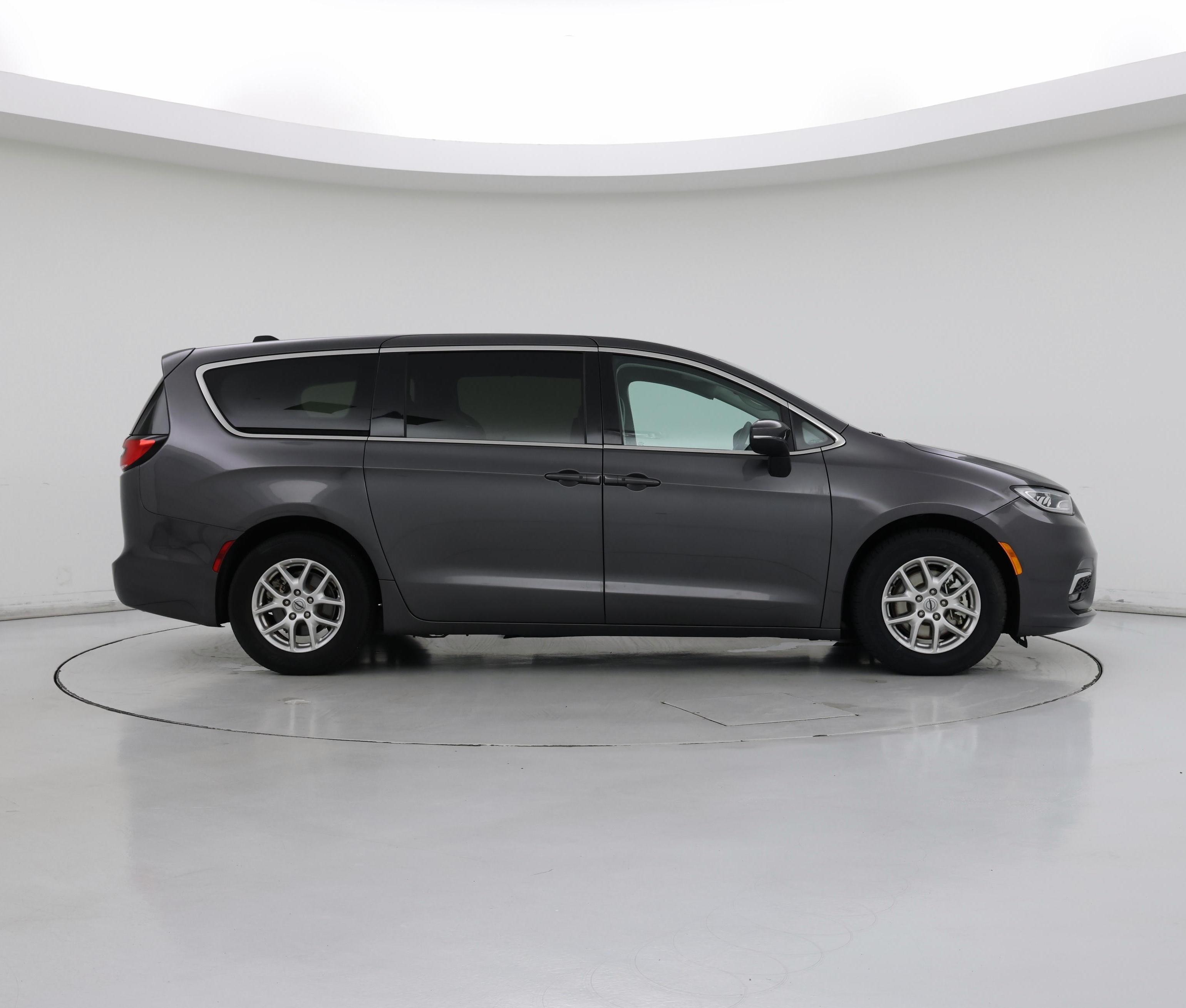 Thumbnail: 2023 Chrysler Pacifica - 7