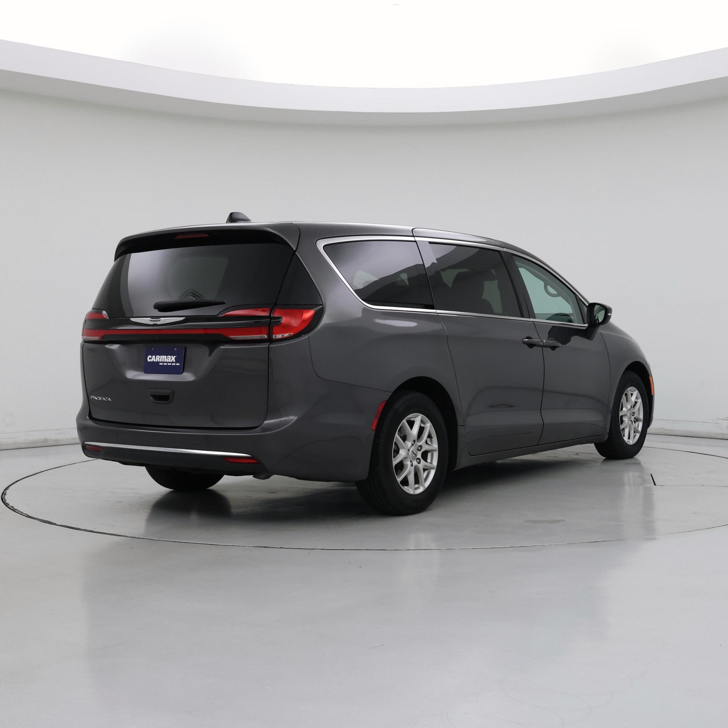Thumbnail: 2023 Chrysler Pacifica - 8