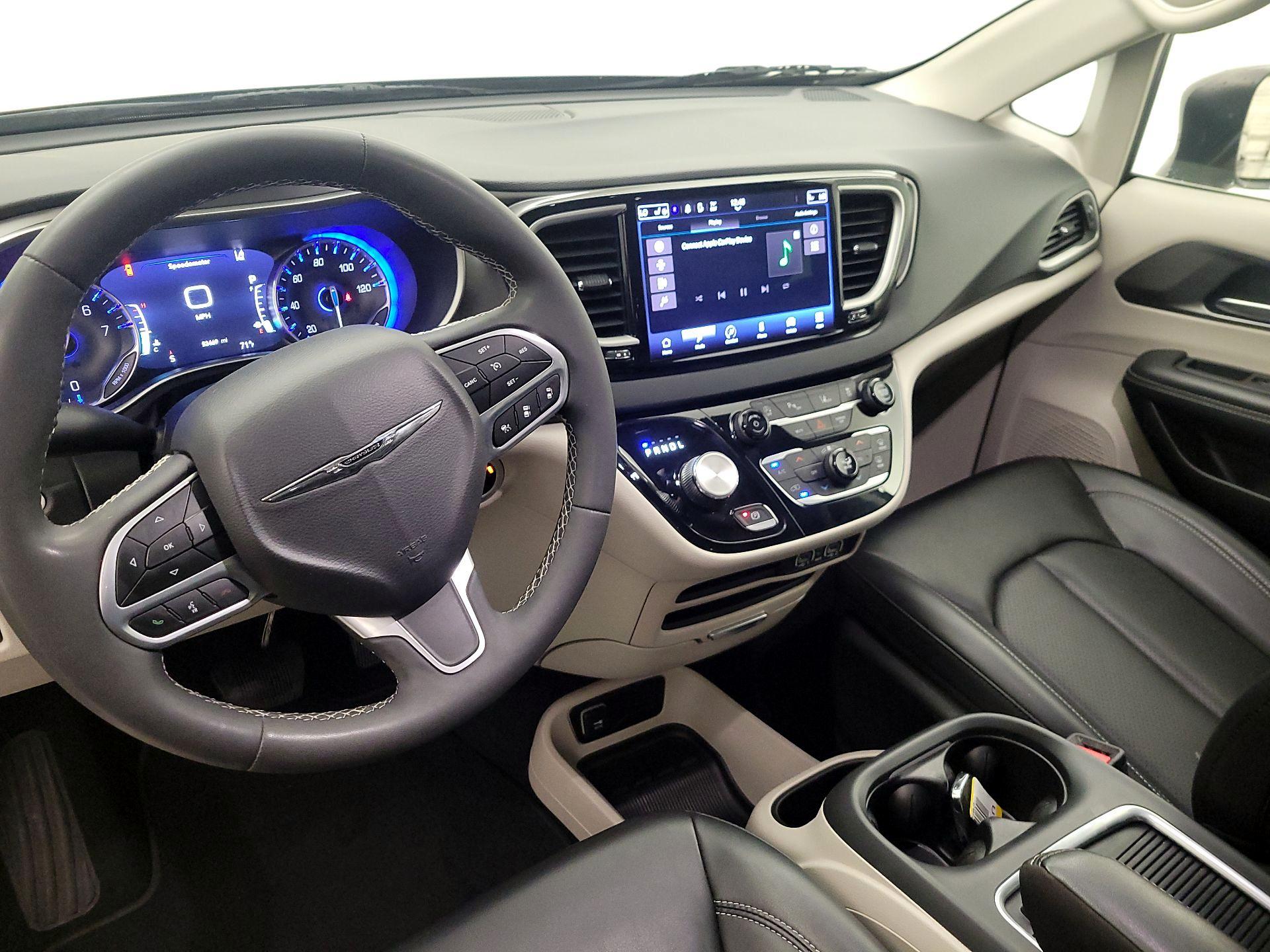 Thumbnail: 2023 Chrysler Pacifica - 9