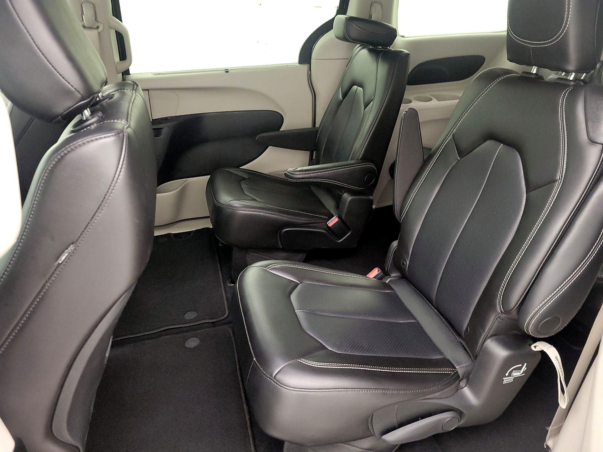 Thumbnail: 2023 Chrysler Pacifica - 19