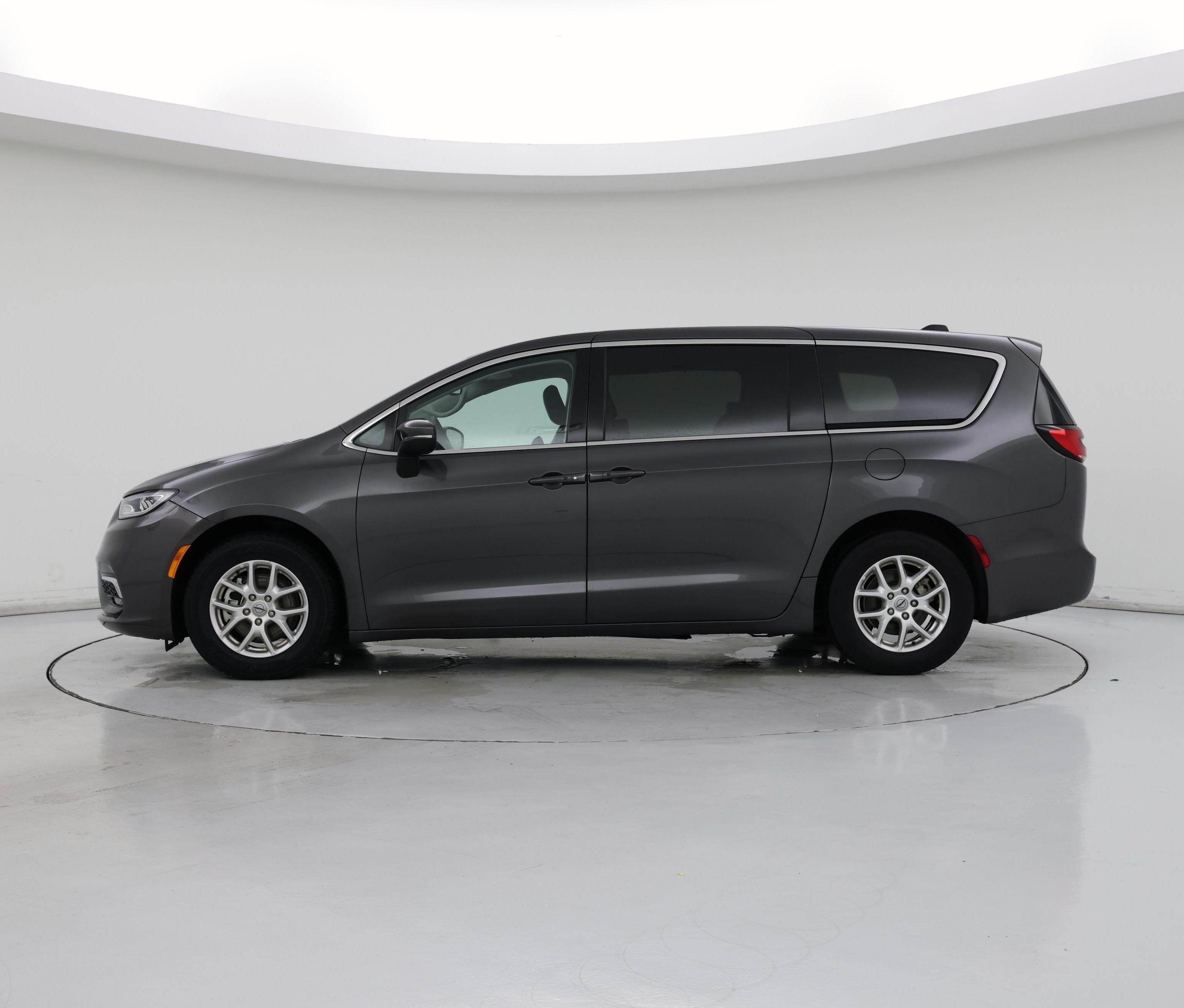 Thumbnail: 2023 Chrysler Pacifica - 3