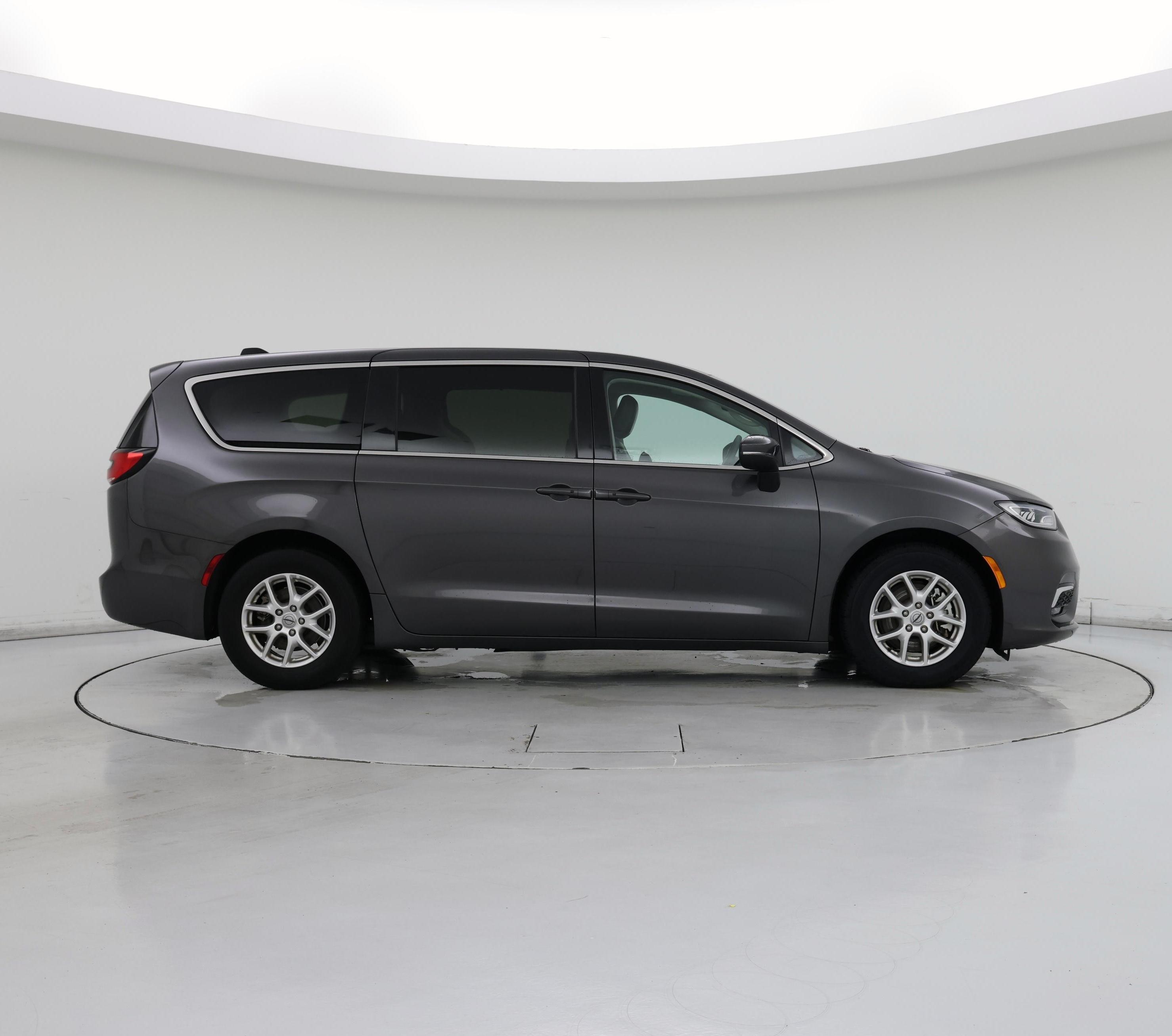 Thumbnail: 2023 Chrysler Pacifica - 7