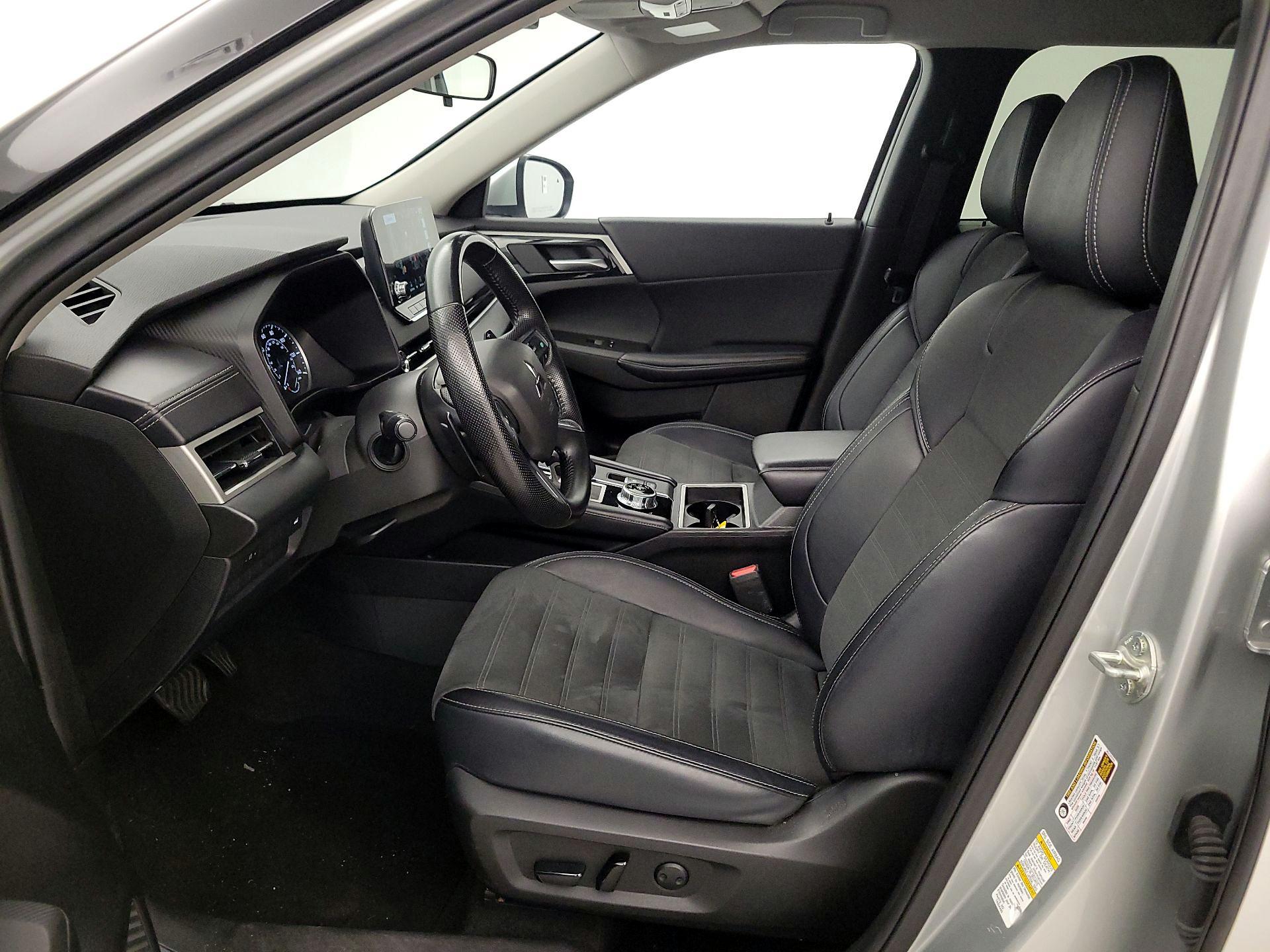 Thumbnail: 2024 Mitsubishi Outlander - 11