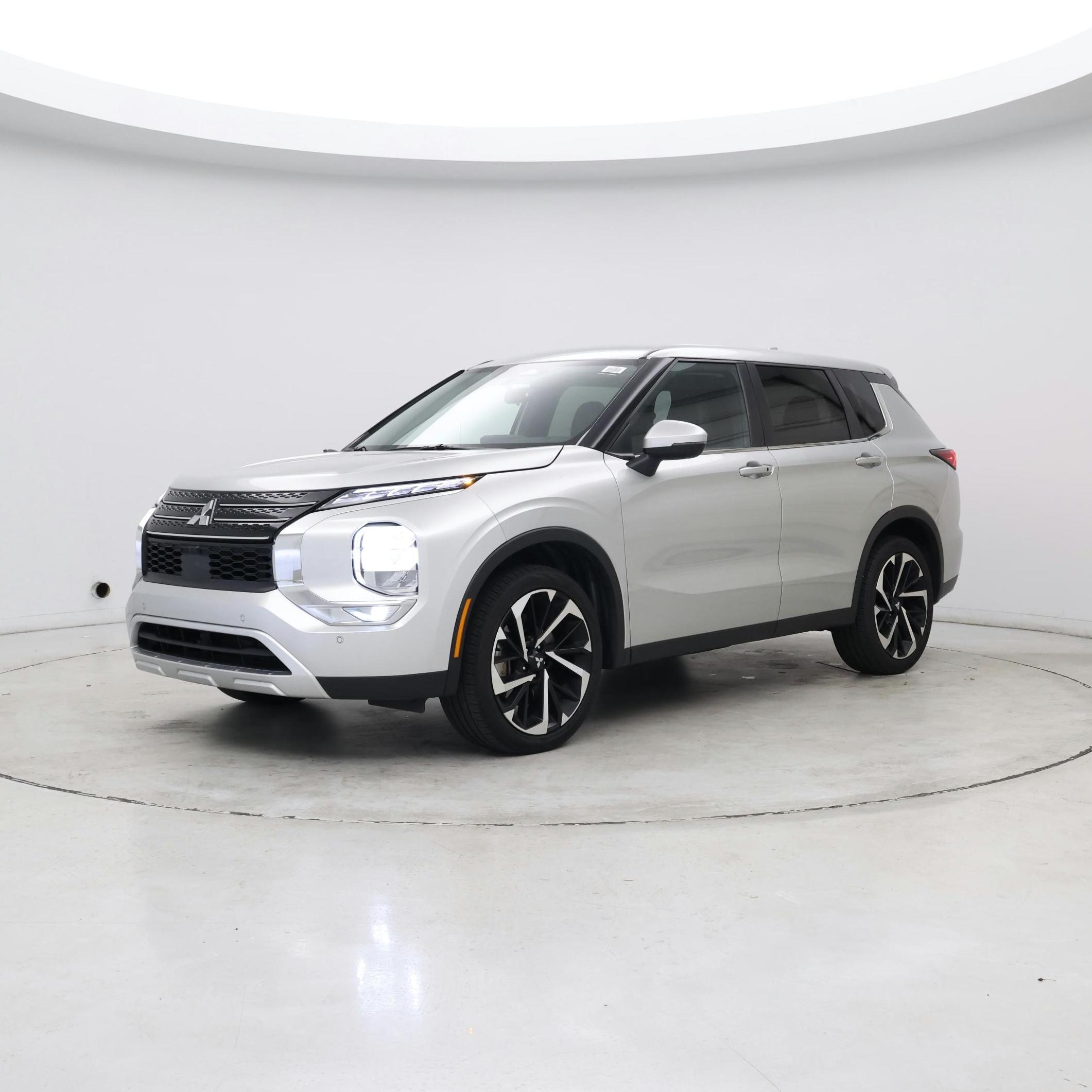 Thumbnail: 2024 Mitsubishi Outlander - 3