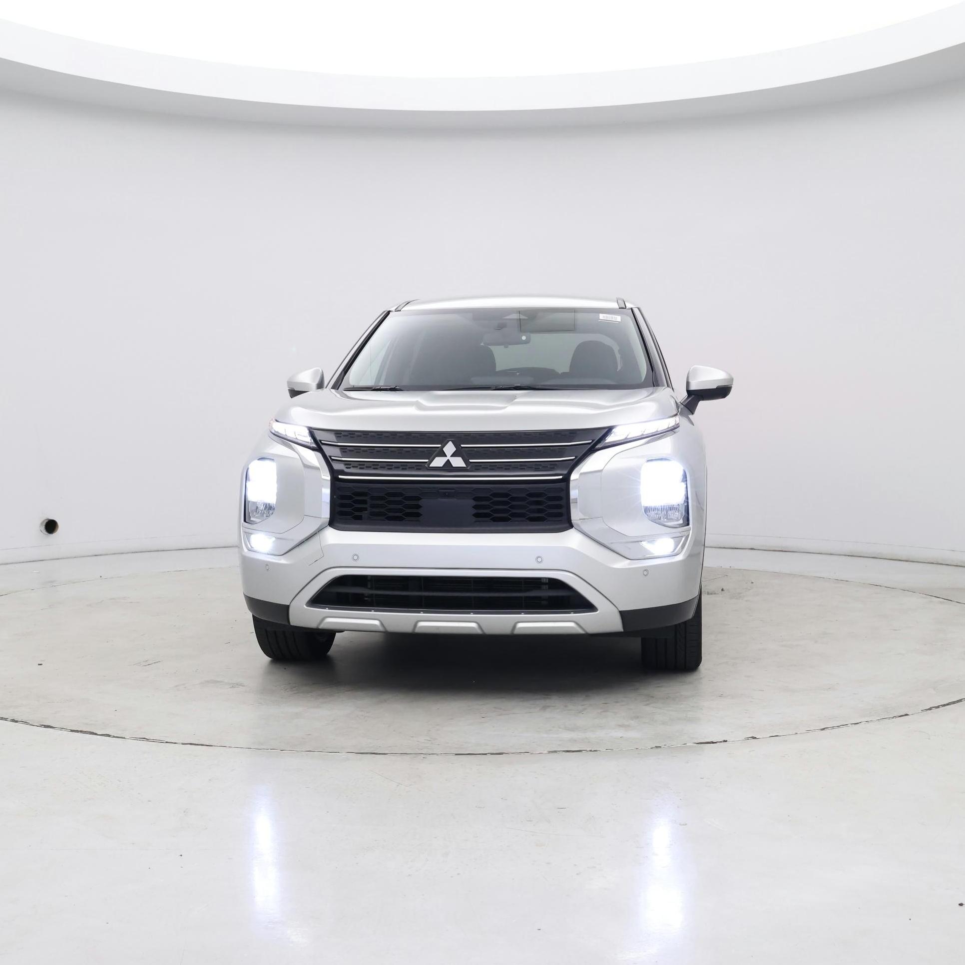 Thumbnail: 2024 Mitsubishi Outlander - 4