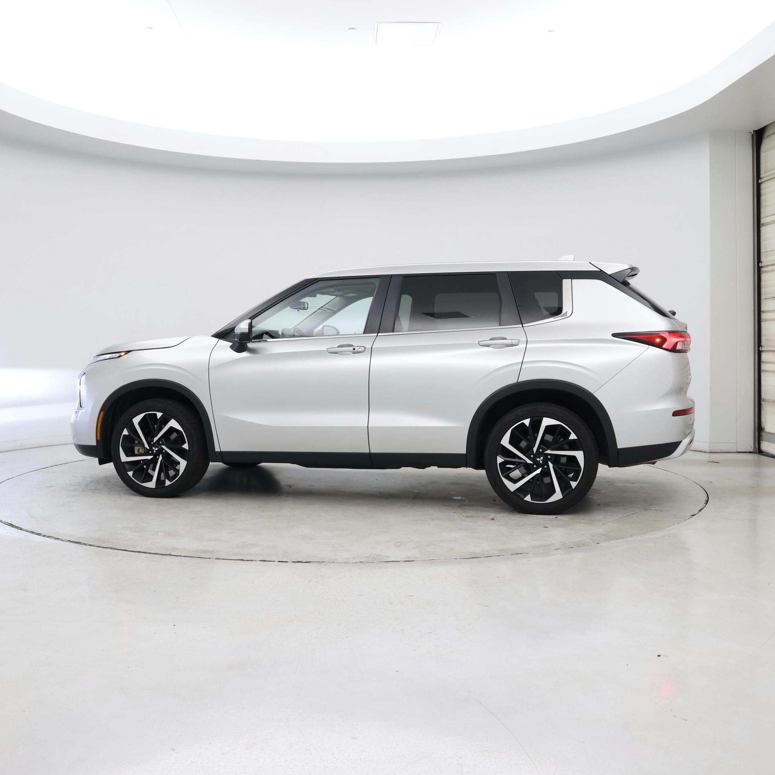 Thumbnail: 2024 Mitsubishi Outlander - 6