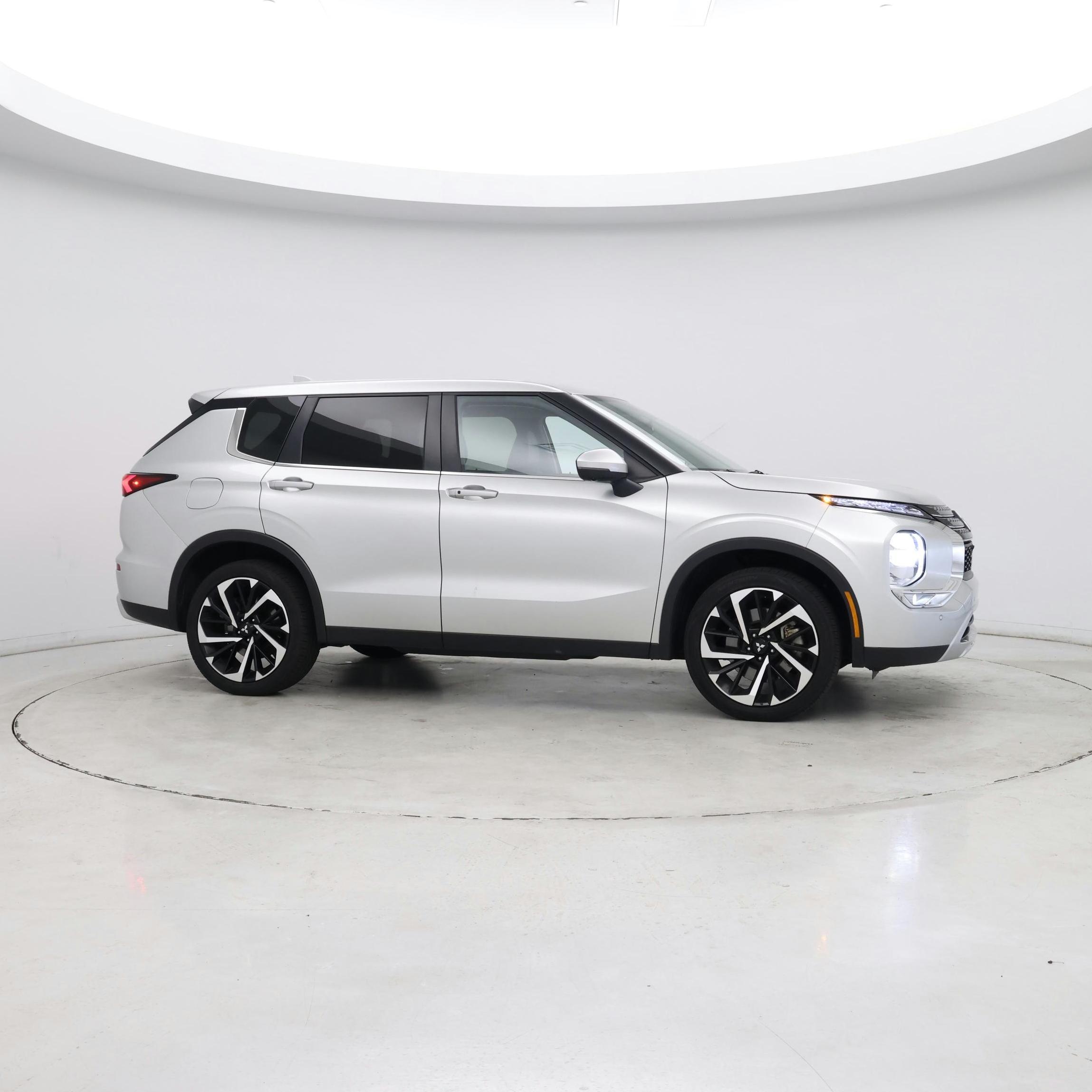 Thumbnail: 2024 Mitsubishi Outlander - 7