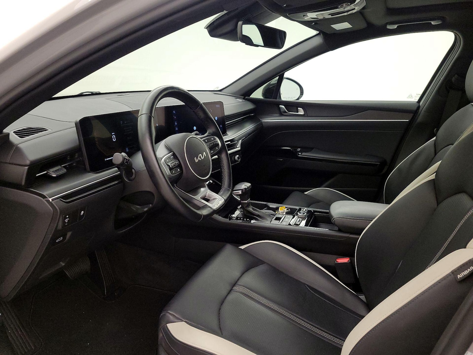 2025 Kia K5 GT-Line - Photo 12