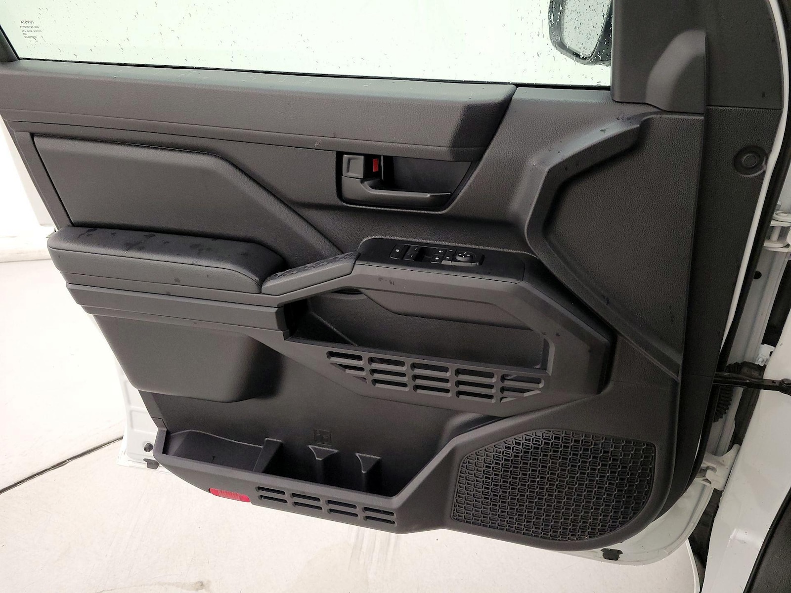 2025 Toyota Tacoma SR - Photo 13
