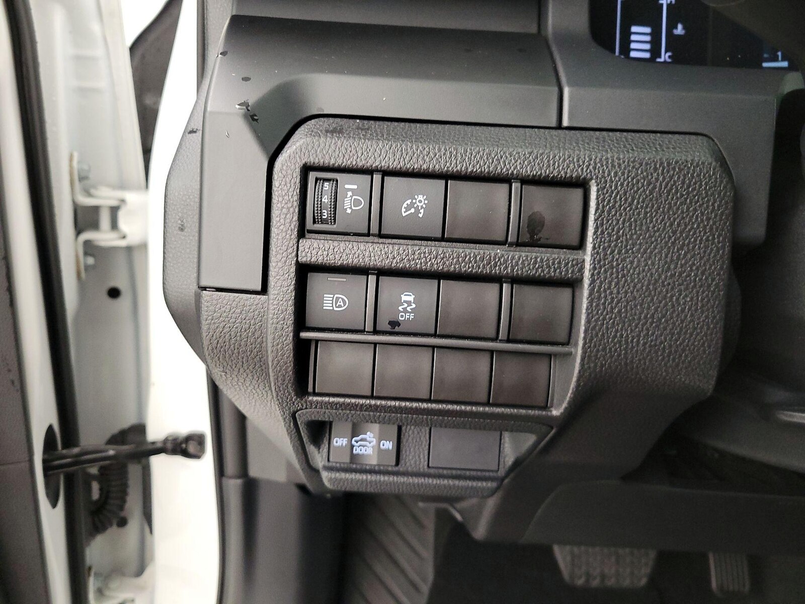 2025 Toyota Tacoma SR - Photo 14
