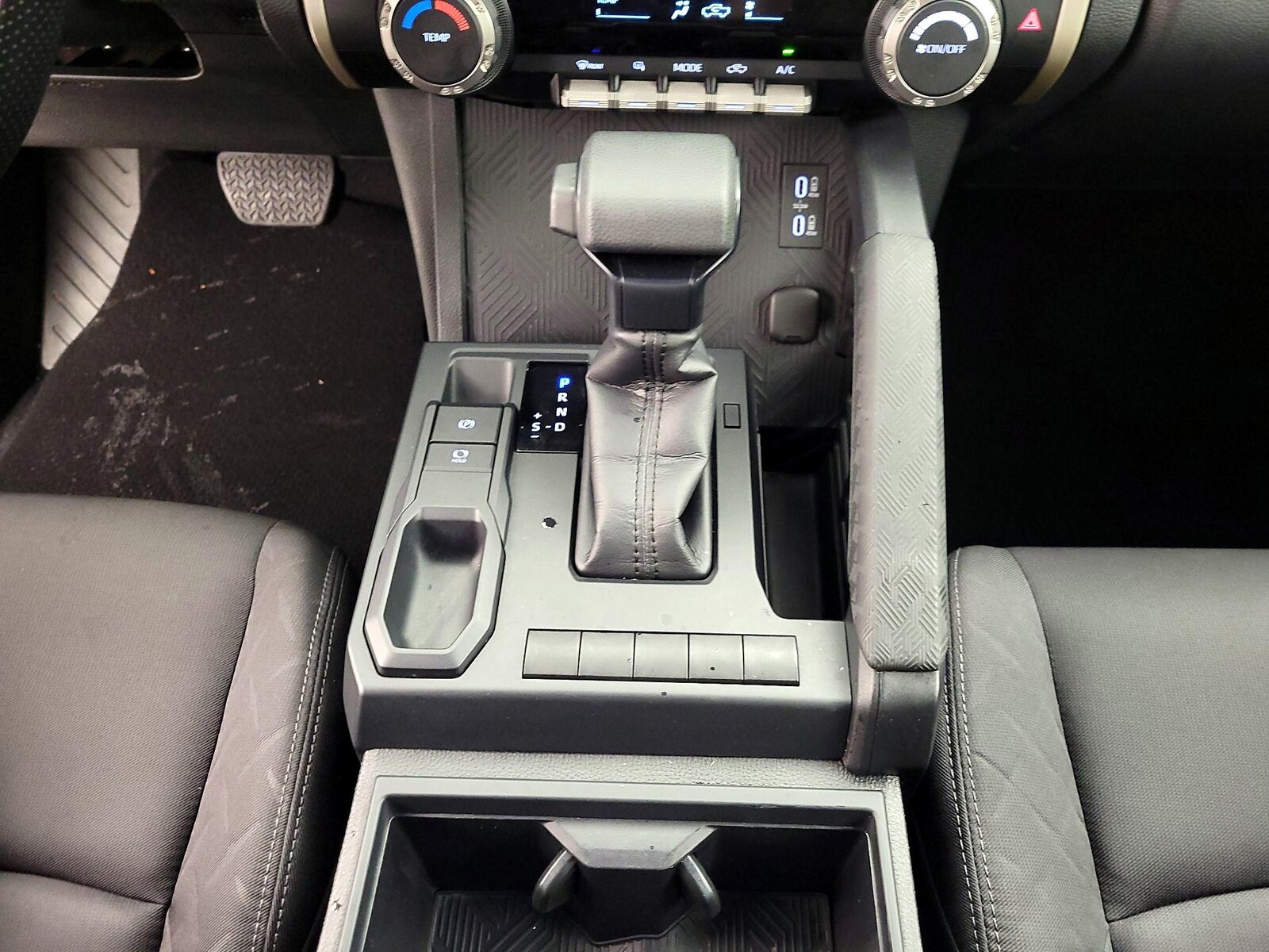 2025 Toyota Tacoma SR - Photo 18