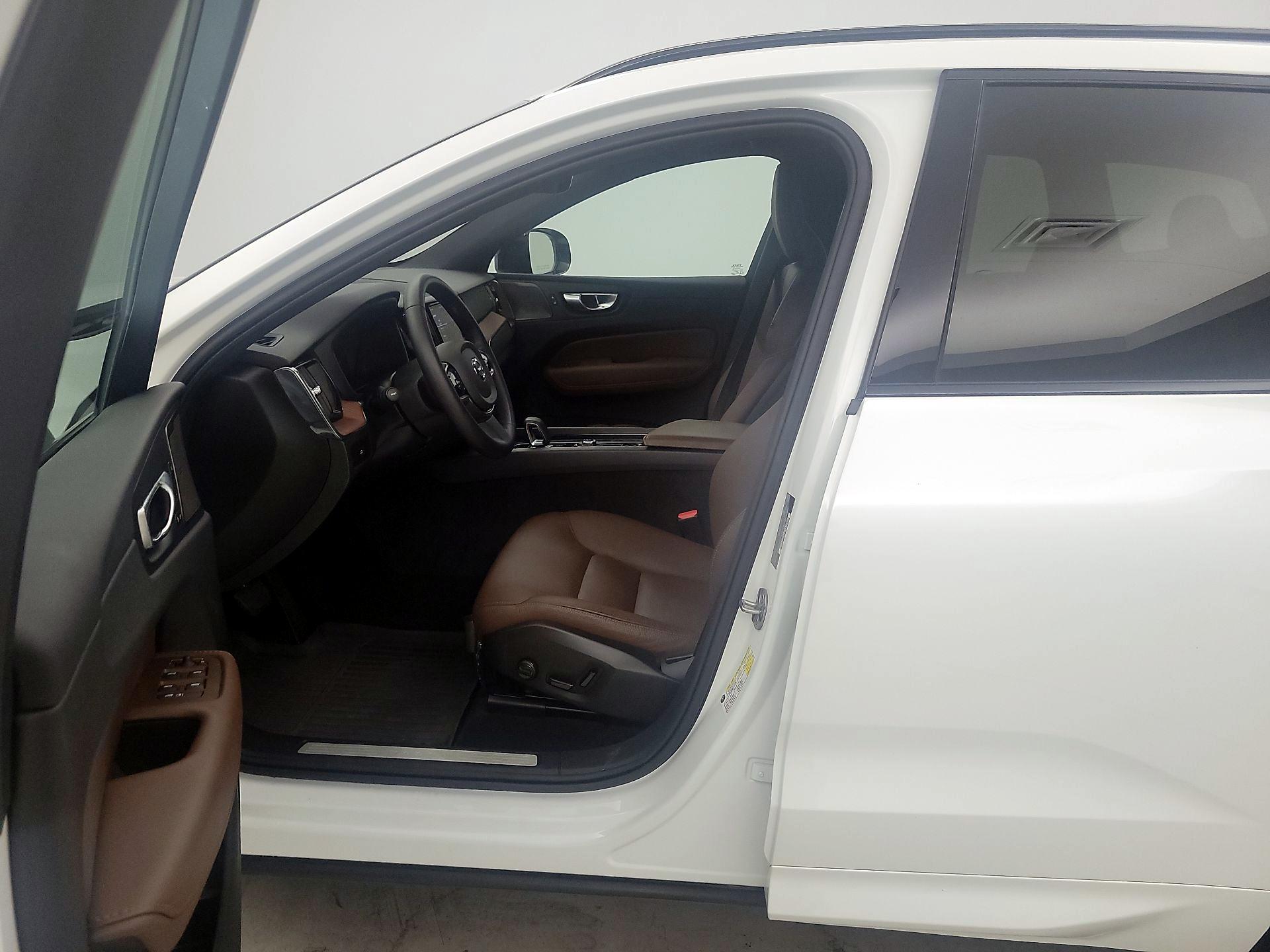 Thumbnail: 2024 Volvo XC60 - 9