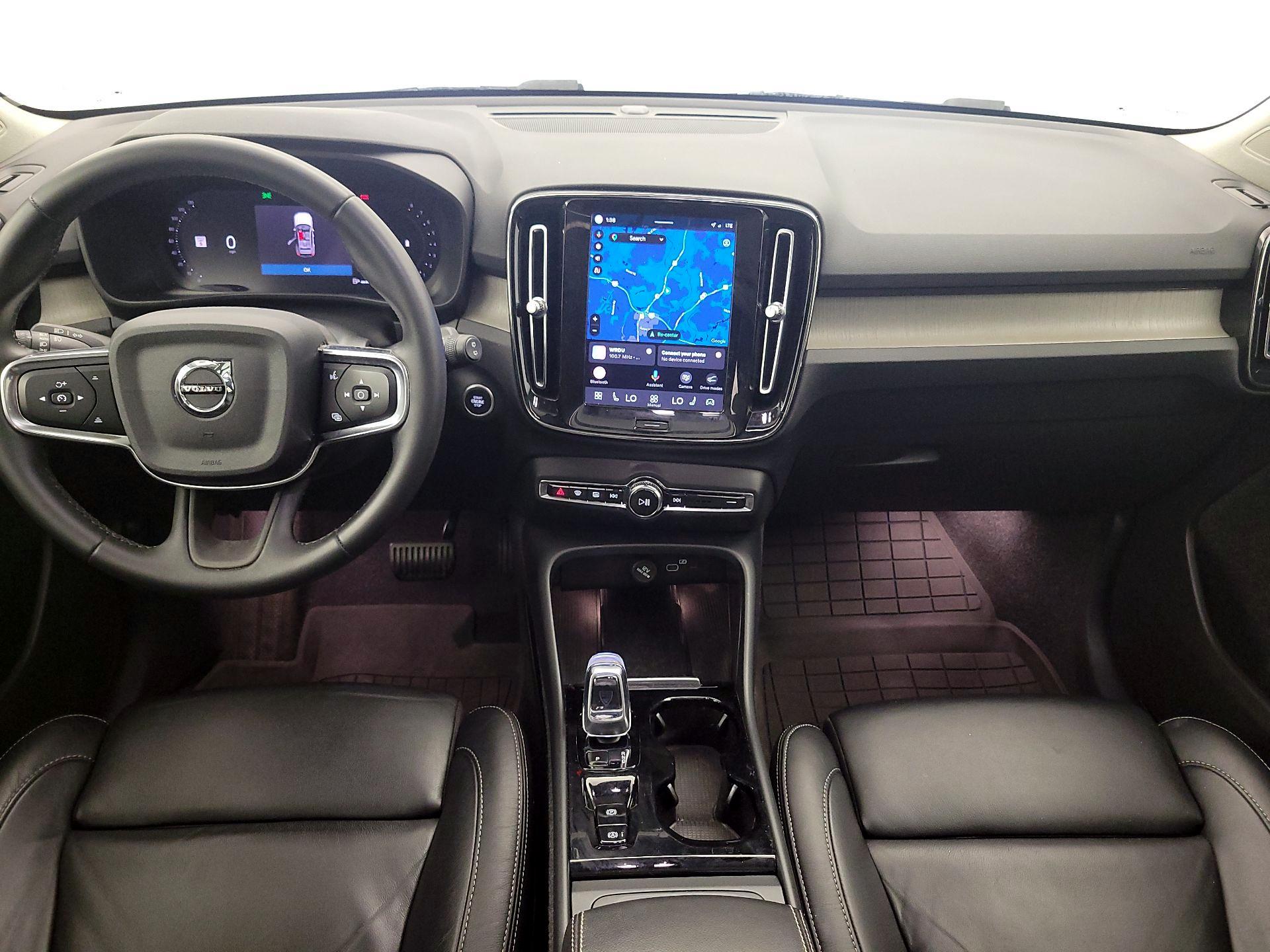 Thumbnail: 2023 Volvo XC40 - 9