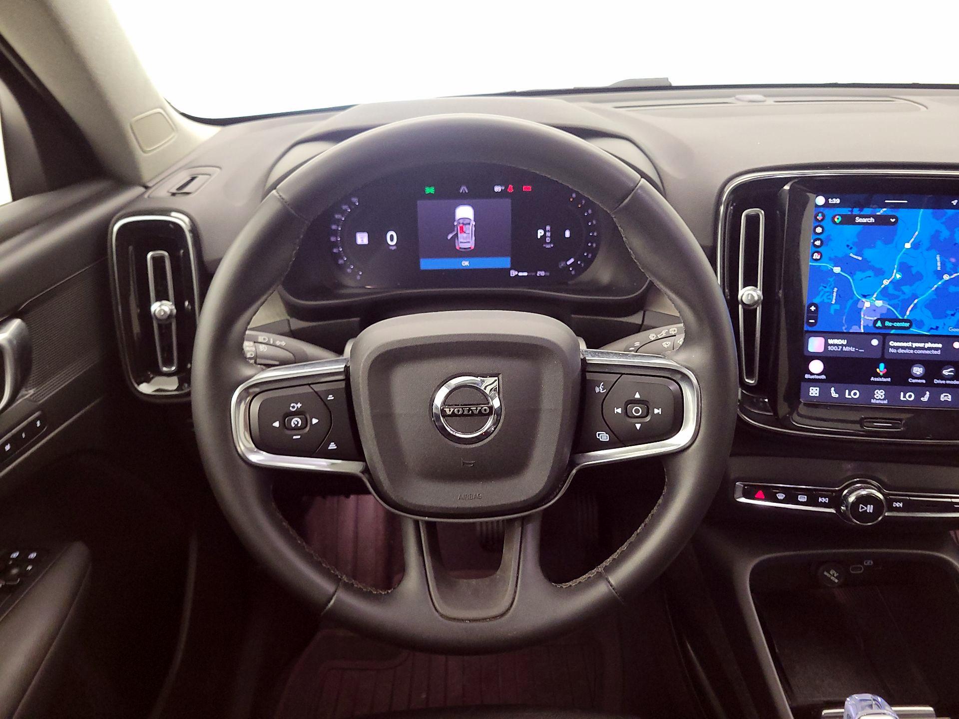 Thumbnail: 2023 Volvo XC40 - 10