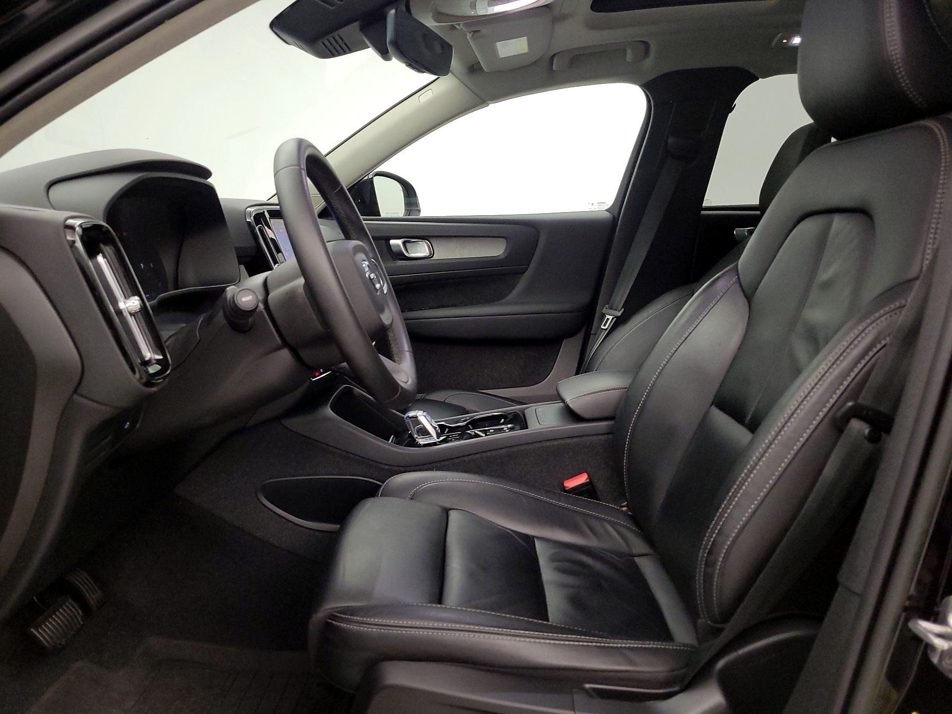 Thumbnail: 2023 Volvo XC40 - 11