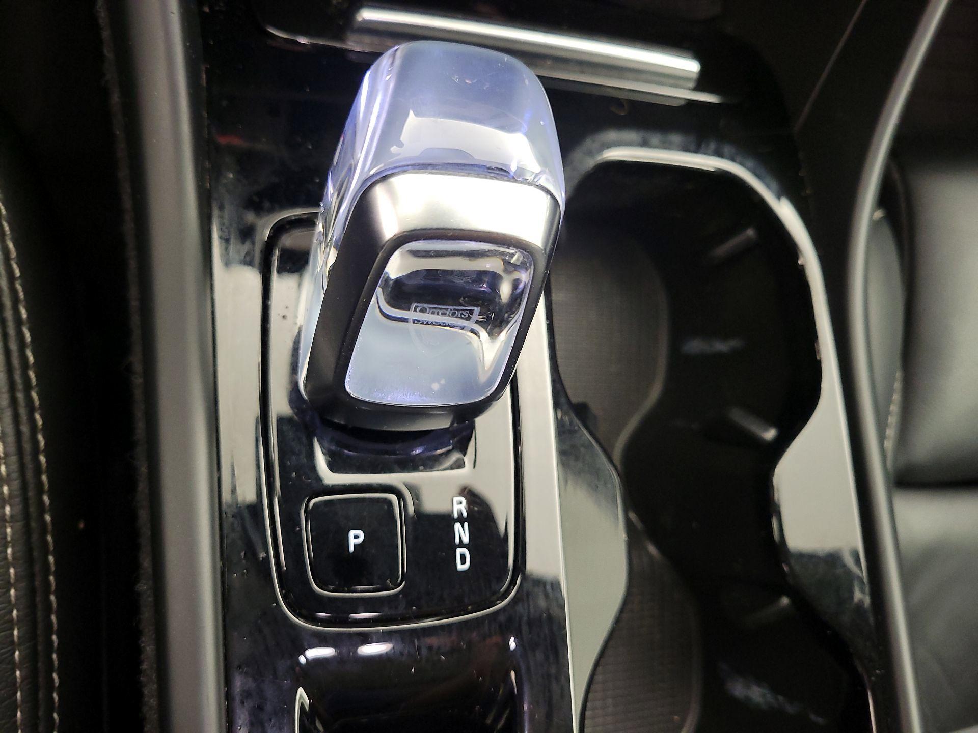 Thumbnail: 2023 Volvo XC40 - 18