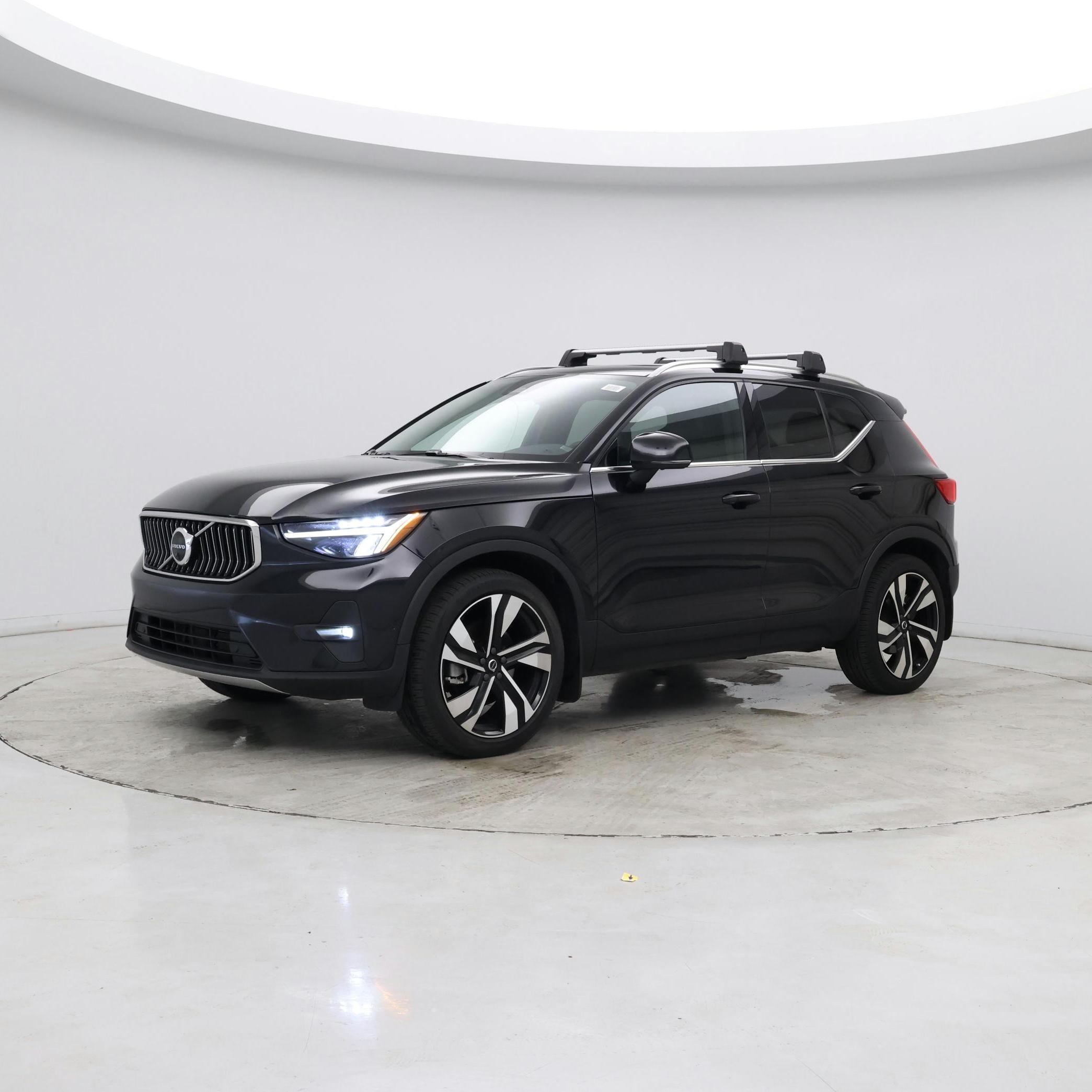 Thumbnail: 2023 Volvo XC40 - 3