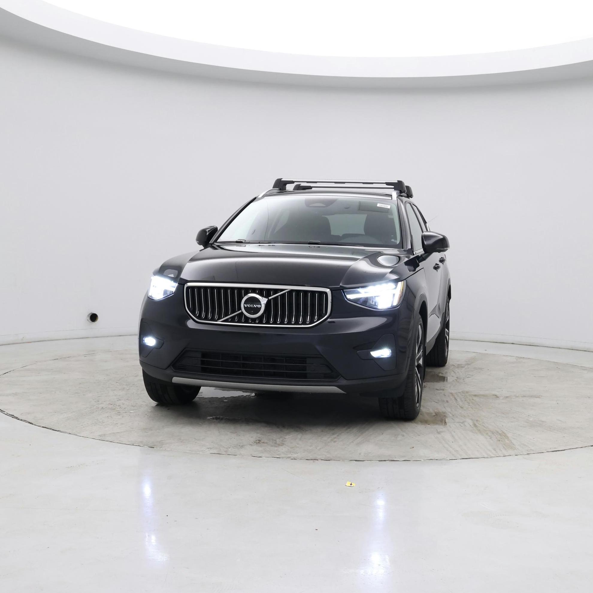 Thumbnail: 2023 Volvo XC40 - 4