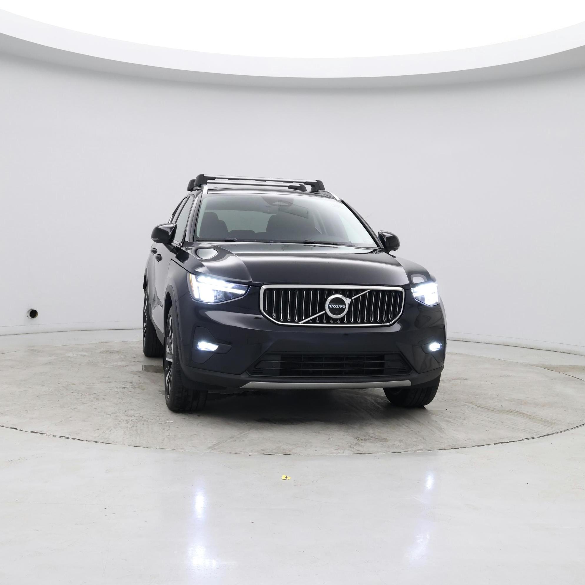 Thumbnail: 2023 Volvo XC40 - 5
