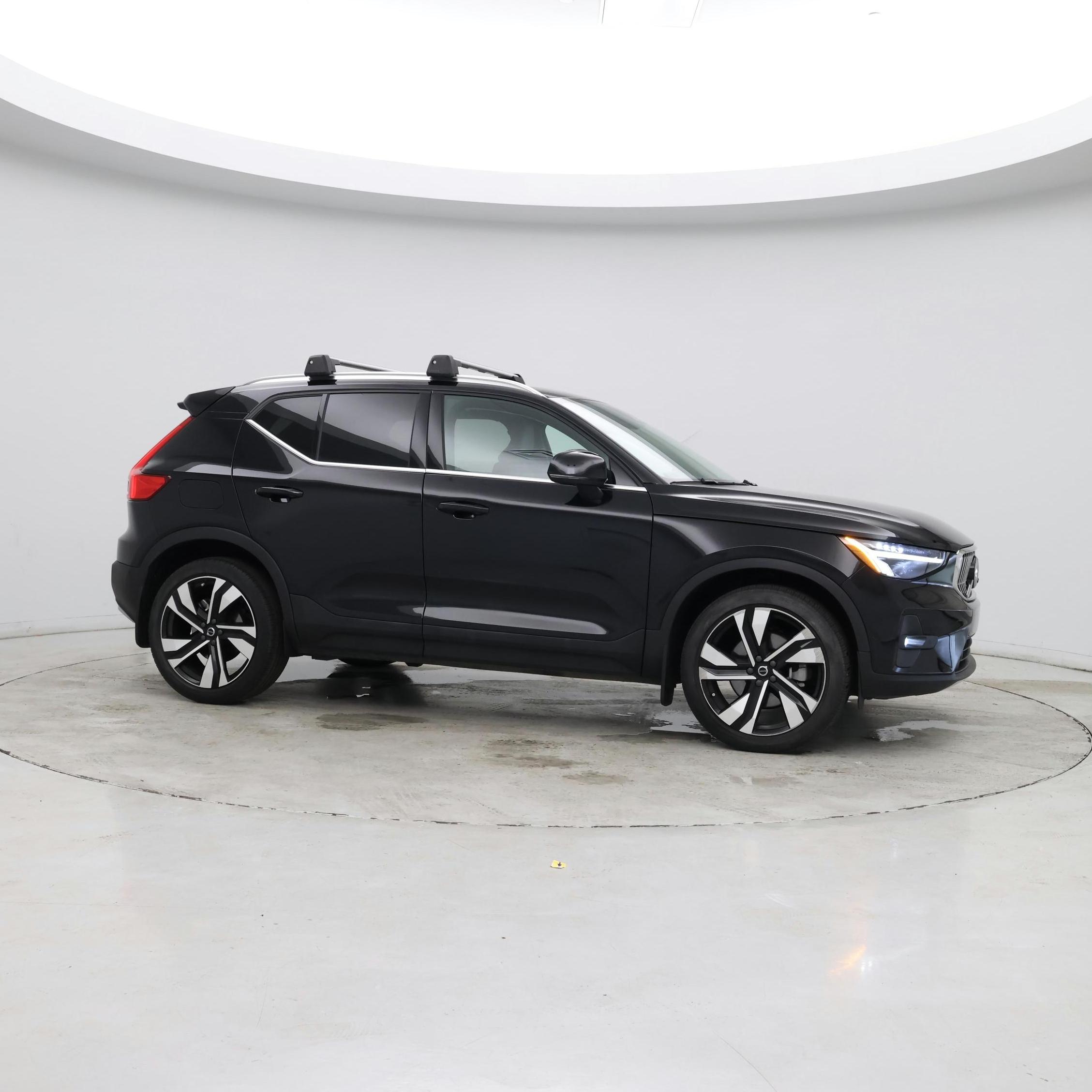 Thumbnail: 2023 Volvo XC40 - 7