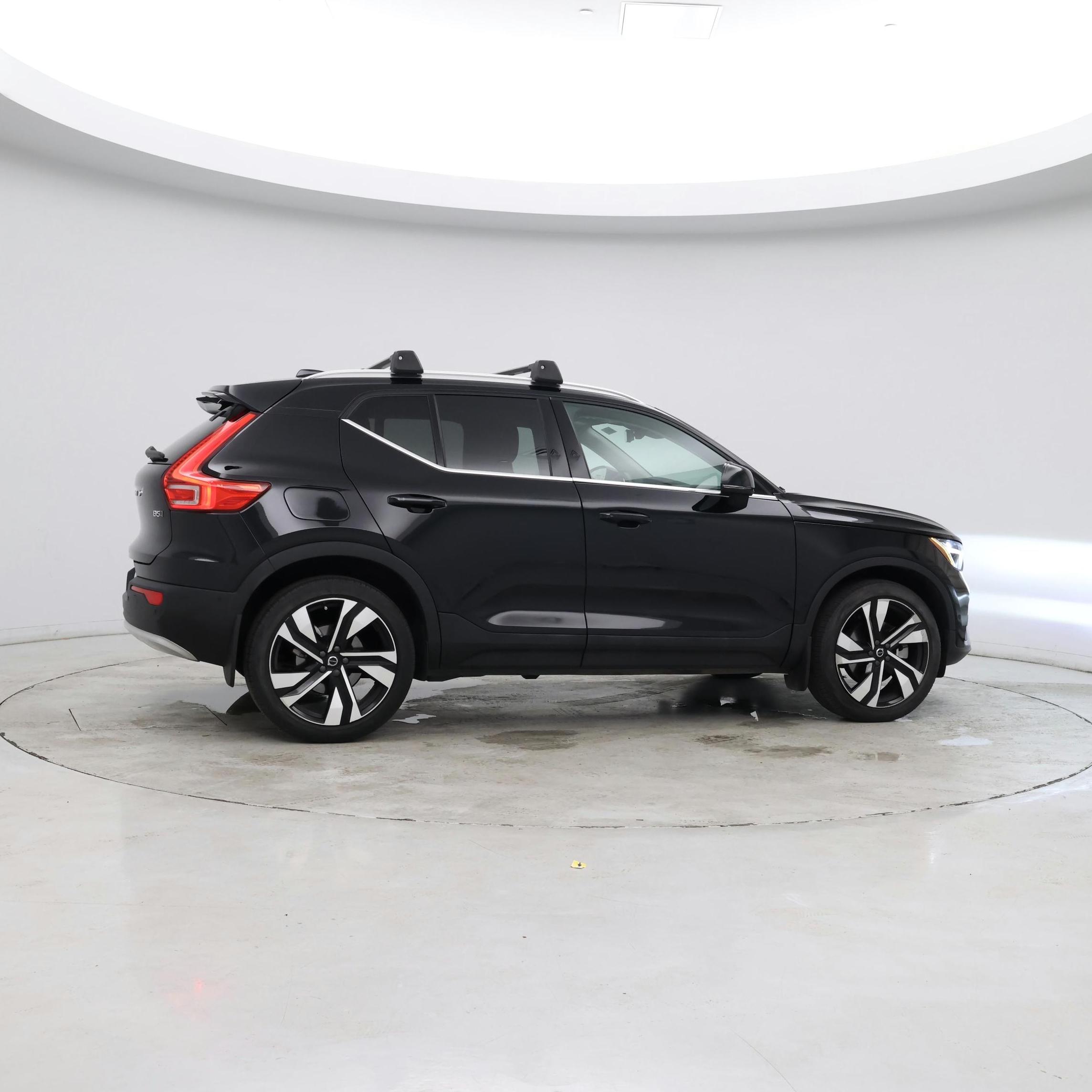Thumbnail: 2023 Volvo XC40 - 8