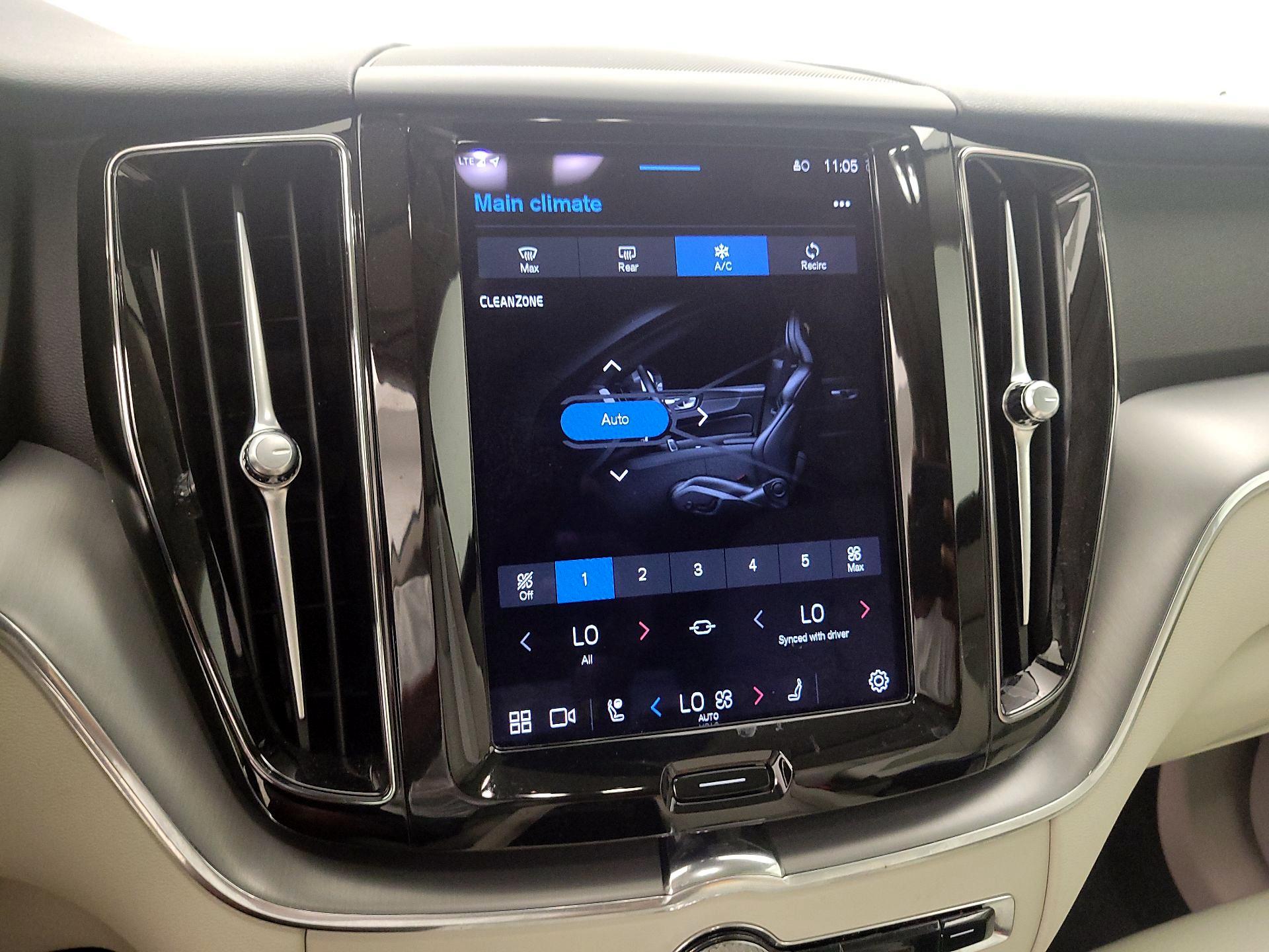 Thumbnail: 2023 Volvo XC60 - 14