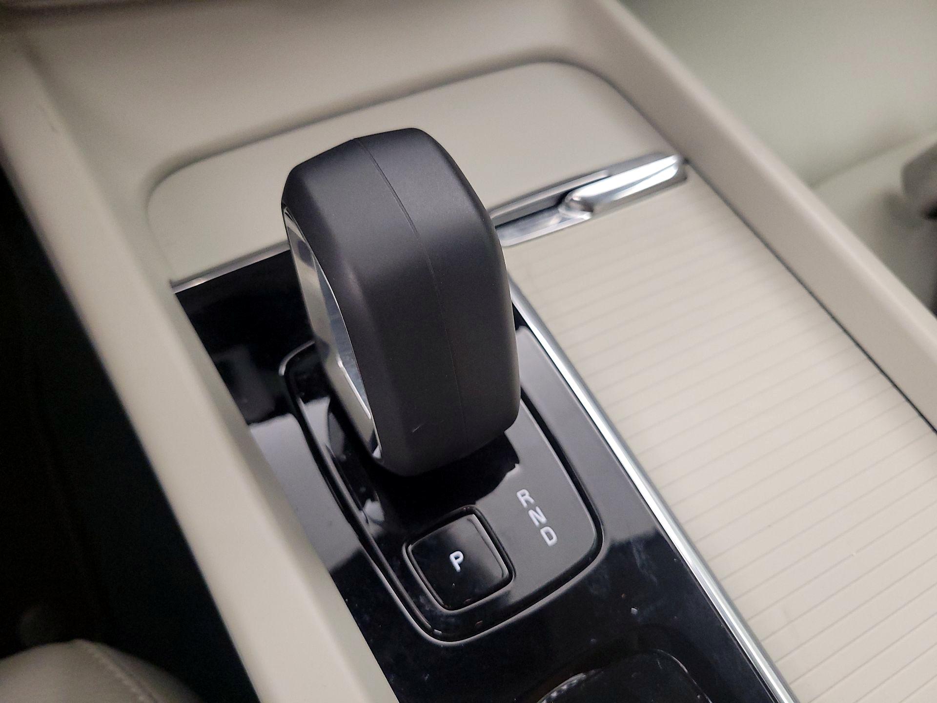 Thumbnail: 2023 Volvo XC60 - 15