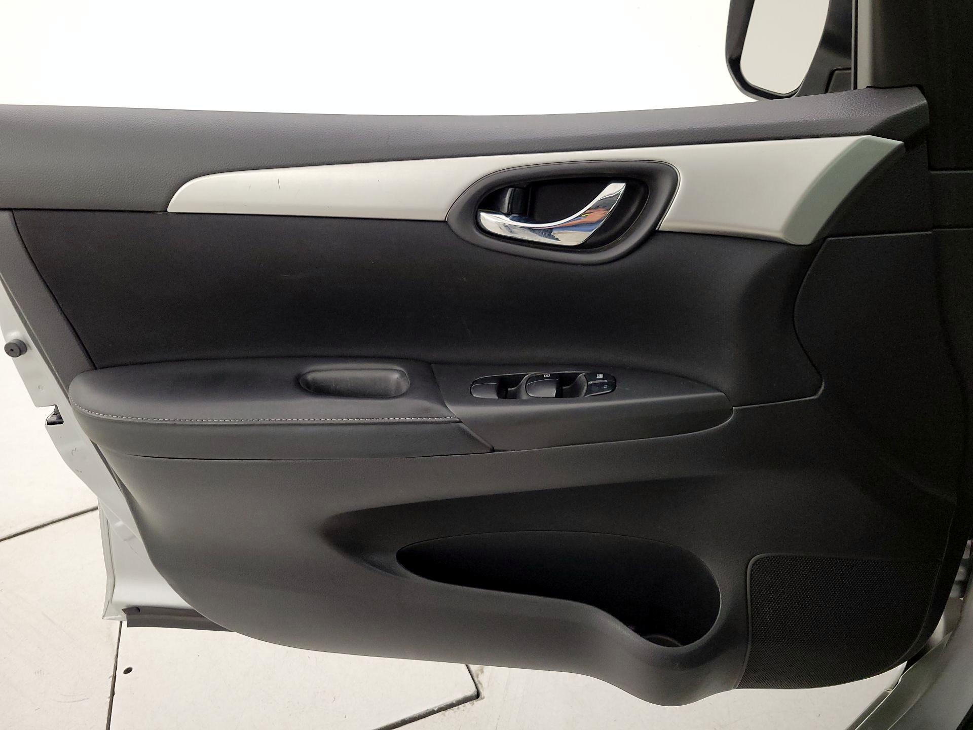 Thumbnail: 2019 Nissan Sentra - 12