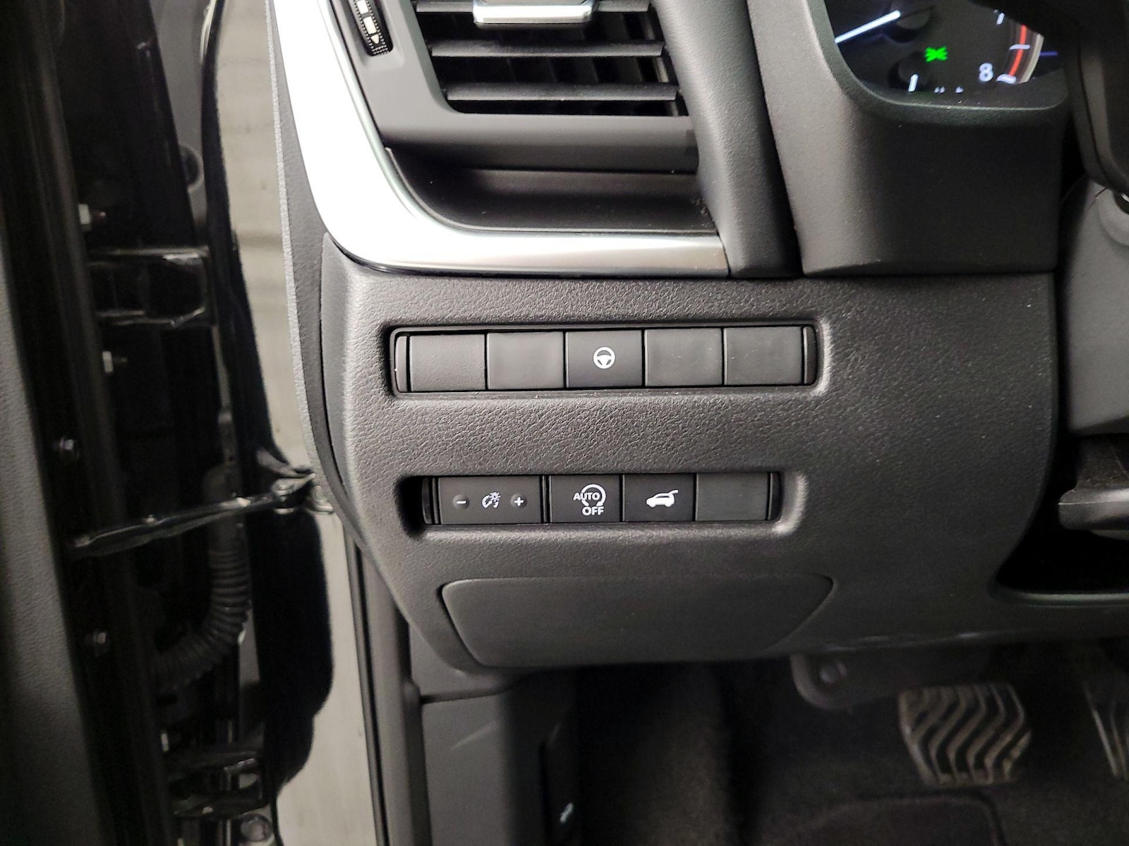 2025 Nissan Rogue SV - Photo 14
