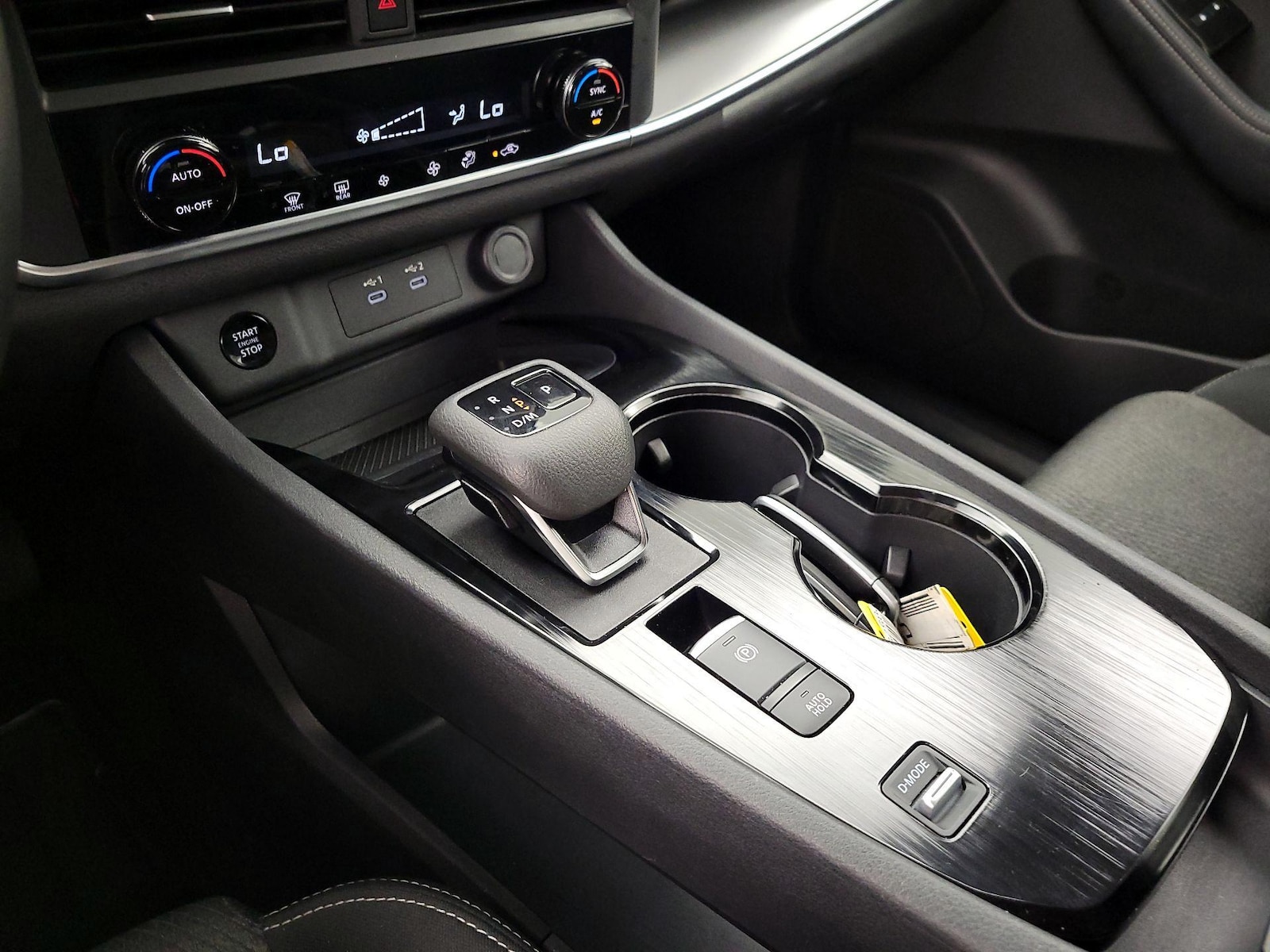2025 Nissan Rogue SV - Photo 18