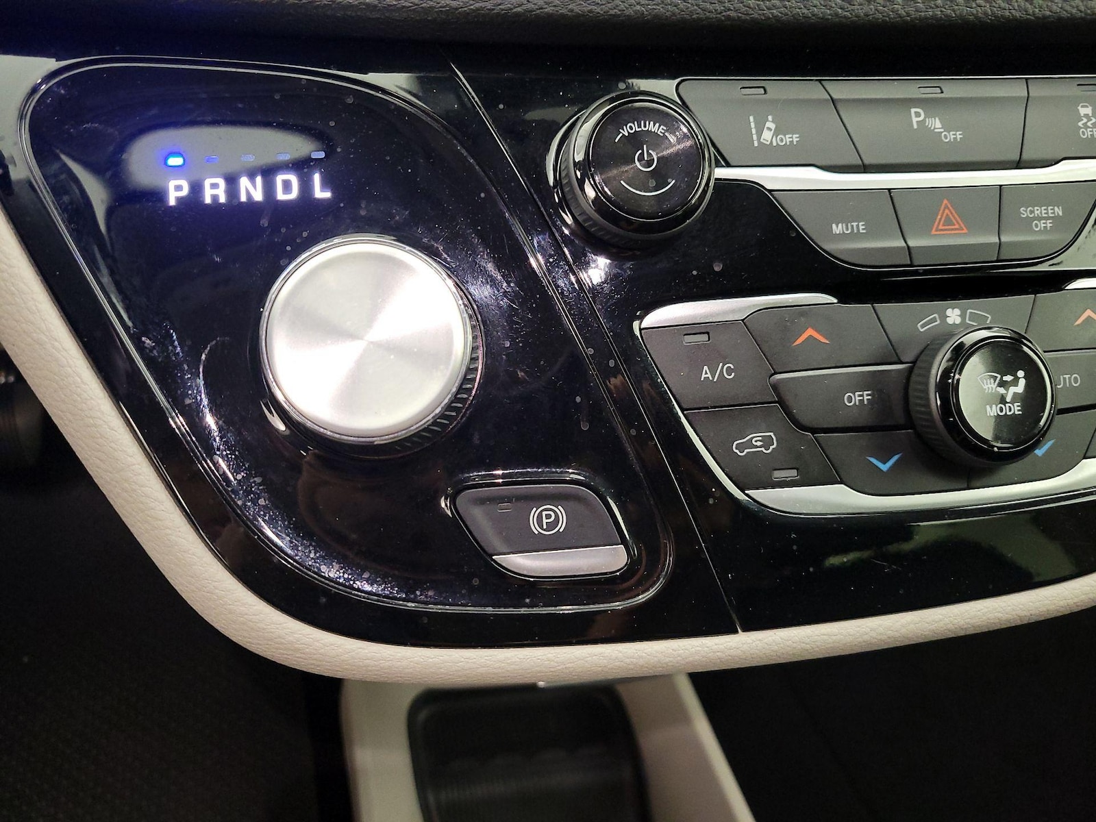2024 Chrysler Pacifica PHEV Select - Photo 19