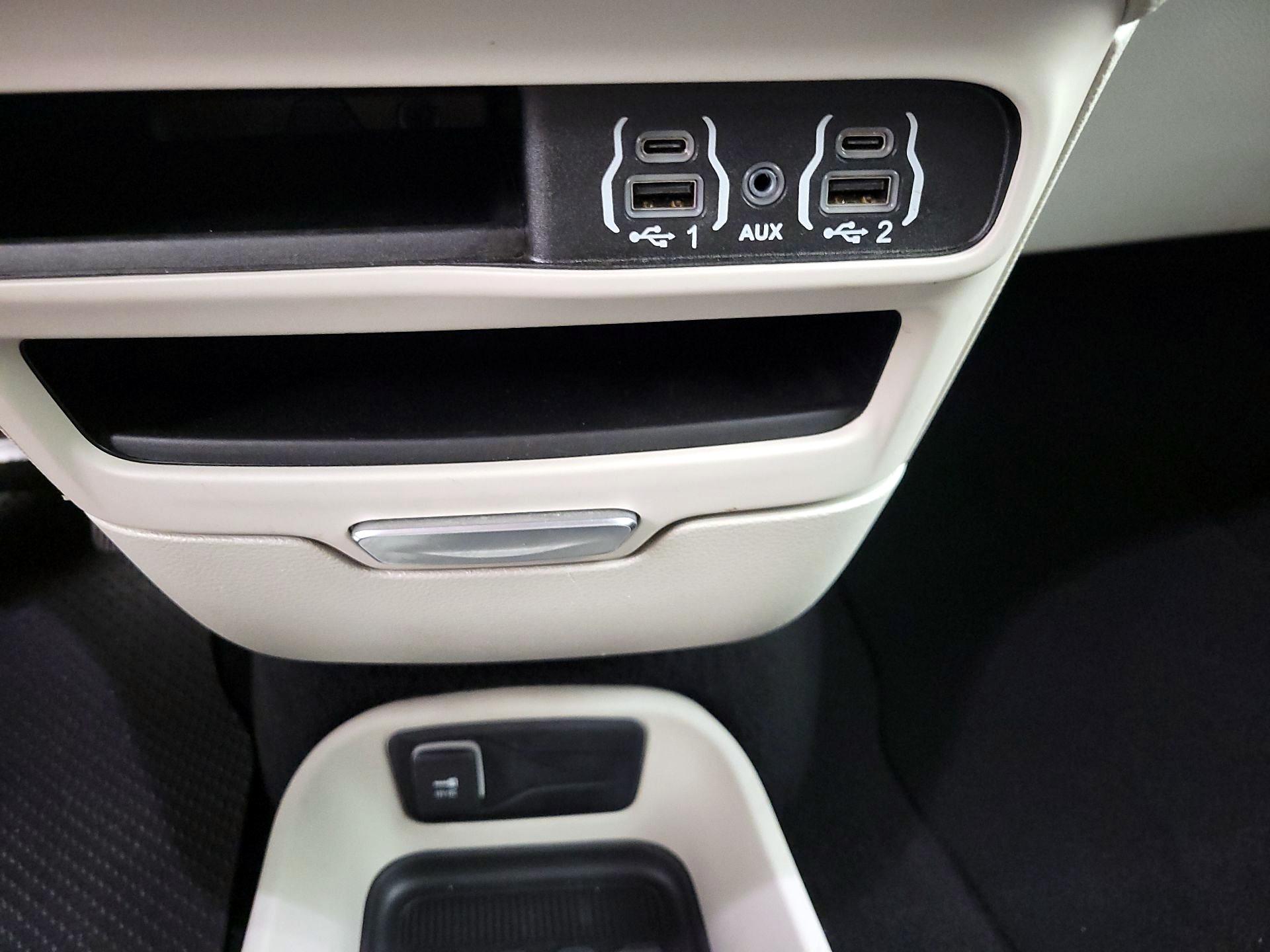 Thumbnail: 2024 Chrysler Pacifica - 19